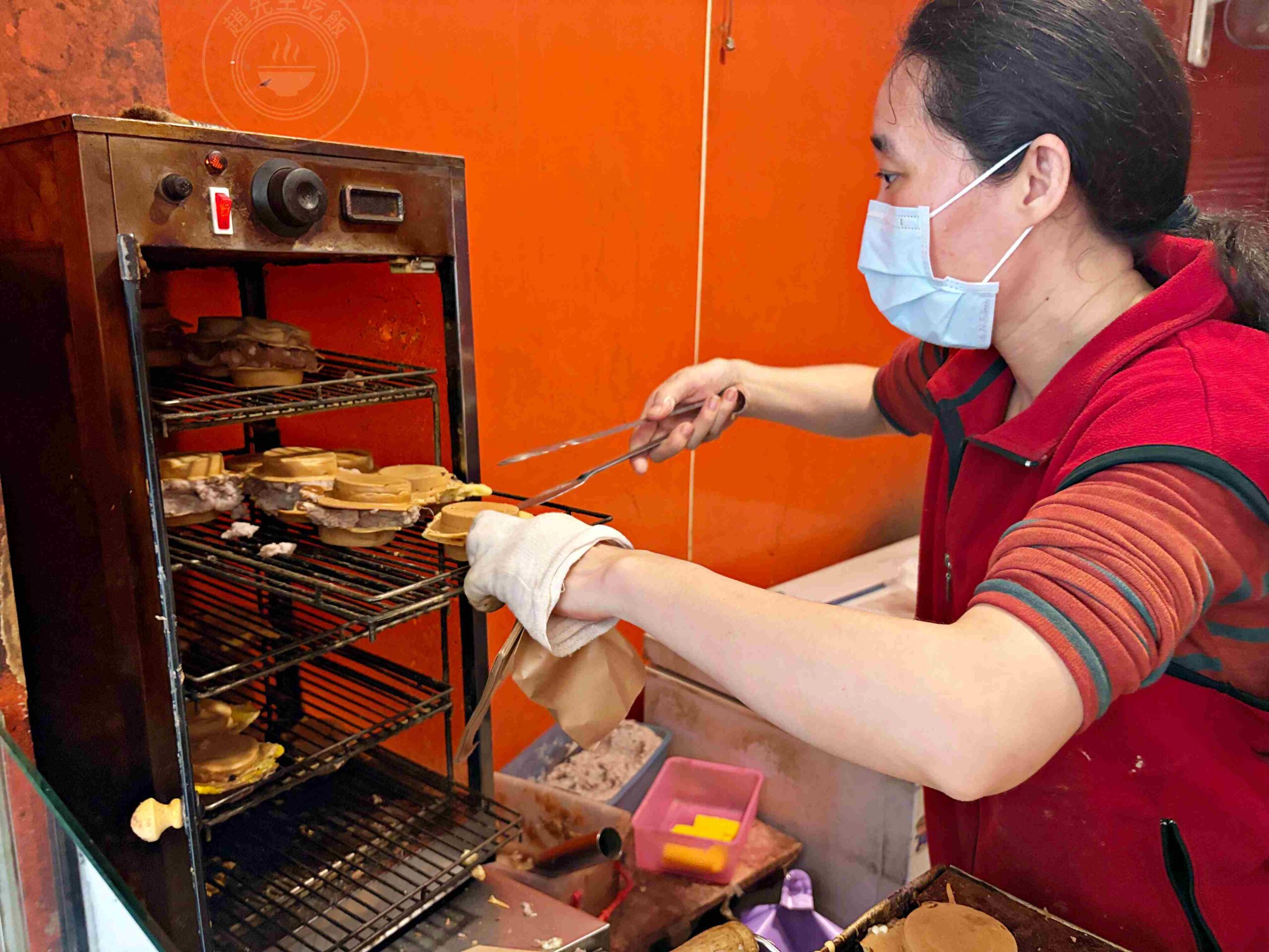 【板橋美食】太極鰲車輪餅，巨無霸爆餡紅豆餅推薦，竟然只要15元無敵好吃(菜單) @趙先生吃飯