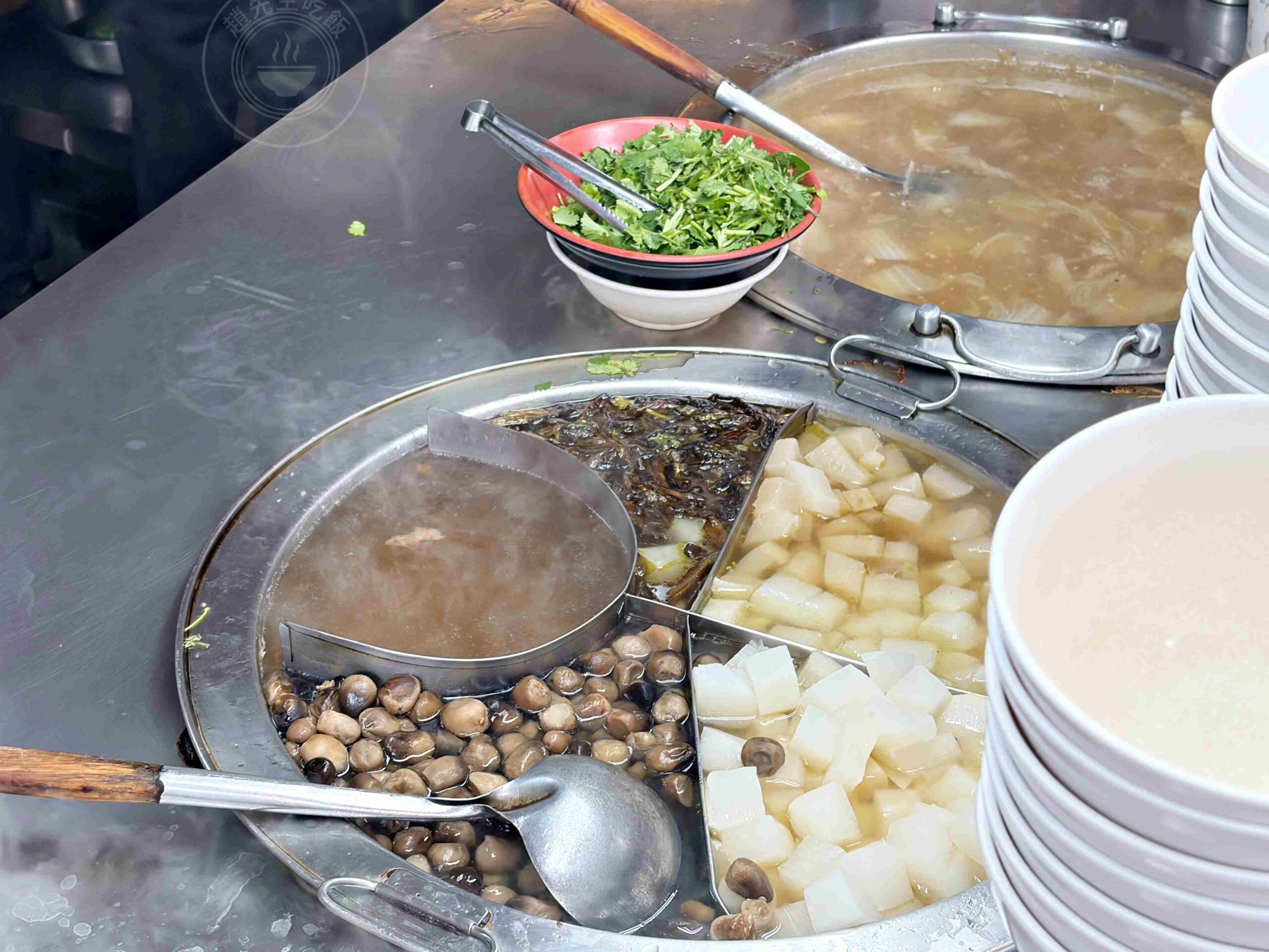 【板橋美食】阿益魯肉飯,台北絕版15元卻意外好吃,小菜也都便宜好吃推薦(菜單) @趙先生吃飯 【板橋美食】阿益魯肉飯,台北絕版15元卻意外好吃,小菜也都便宜好吃推薦(菜單) @趙先生吃飯