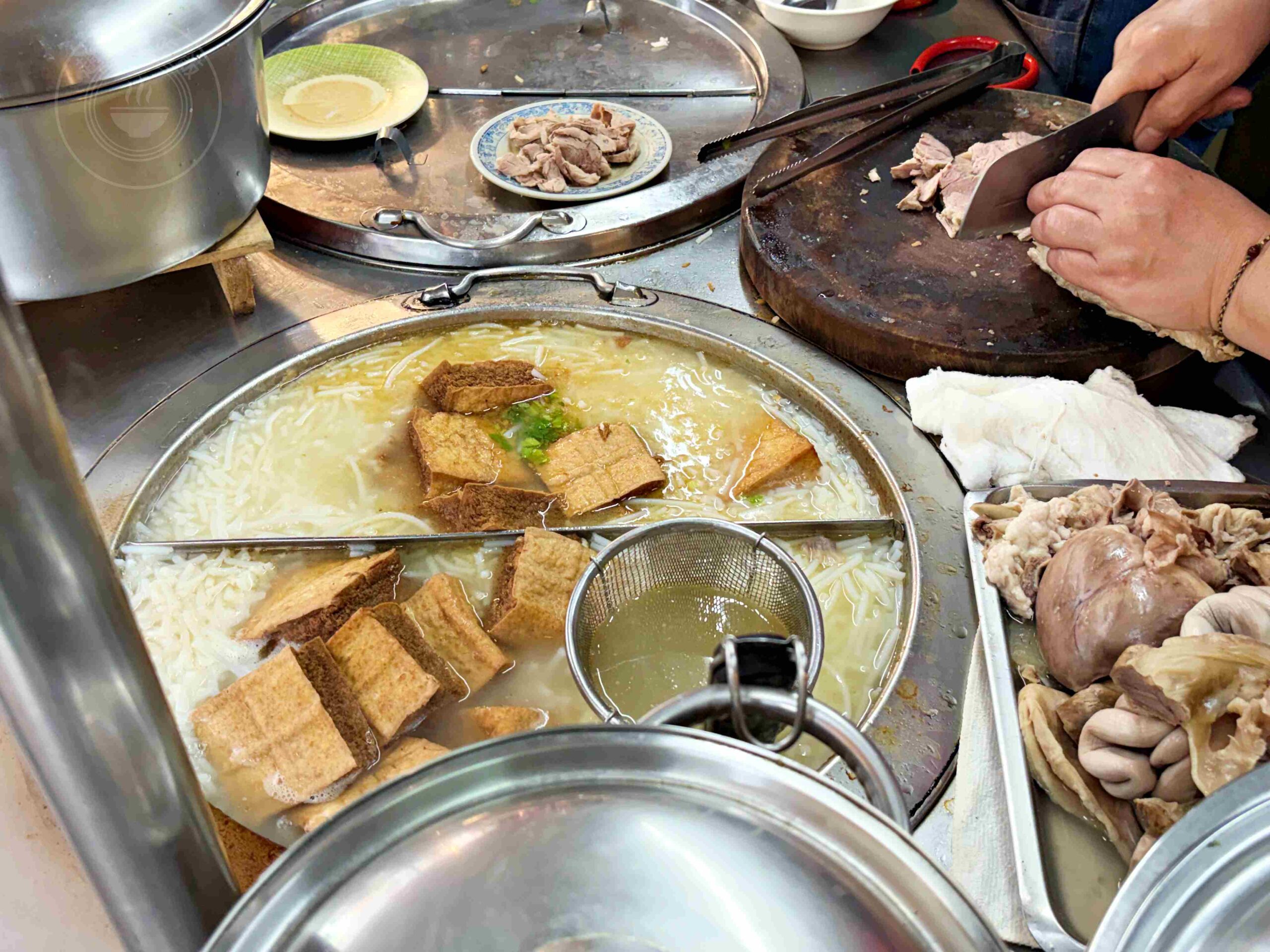 【信義區美食】阿月米粉湯-吳興商圈，隱藏在傳統市場的在地米粉湯早午餐(推薦) @趙先生吃飯