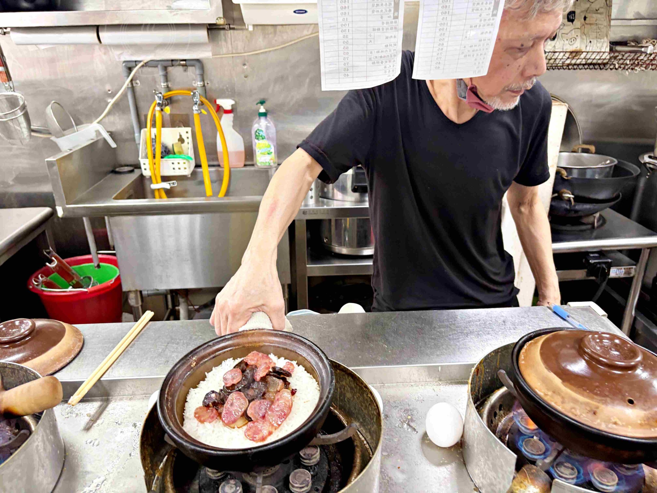 【信義區美食】賀加小吃店，現點現做臘味煲仔飯、皮蛋麵超香濃推薦(菜單) @趙先生吃飯
