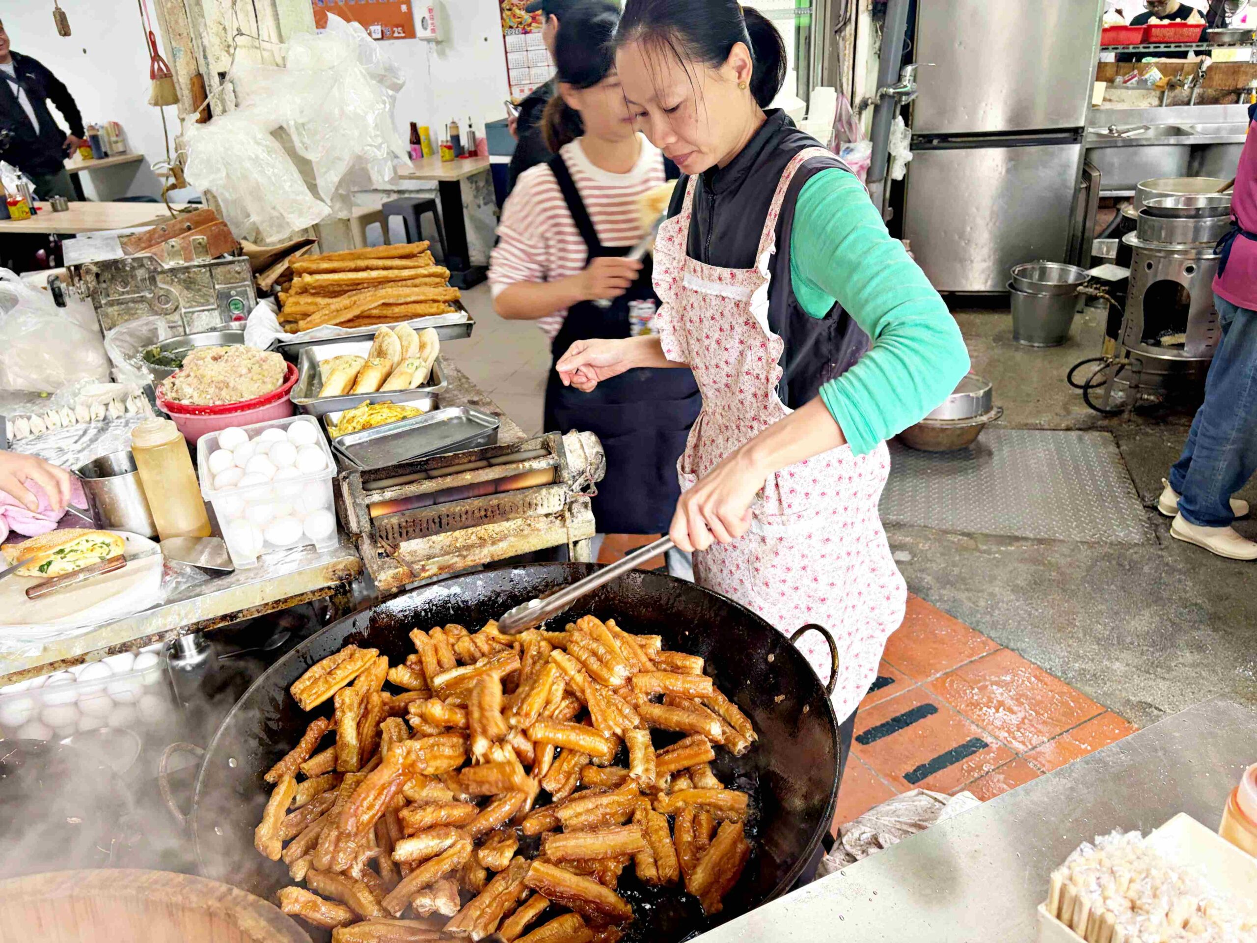 【松山美食】武記豆漿，隱藏在南京公寓市場的豆漿老店，推薦鹹飯糰、蔥燒餅油條(菜單) @趙先生吃飯