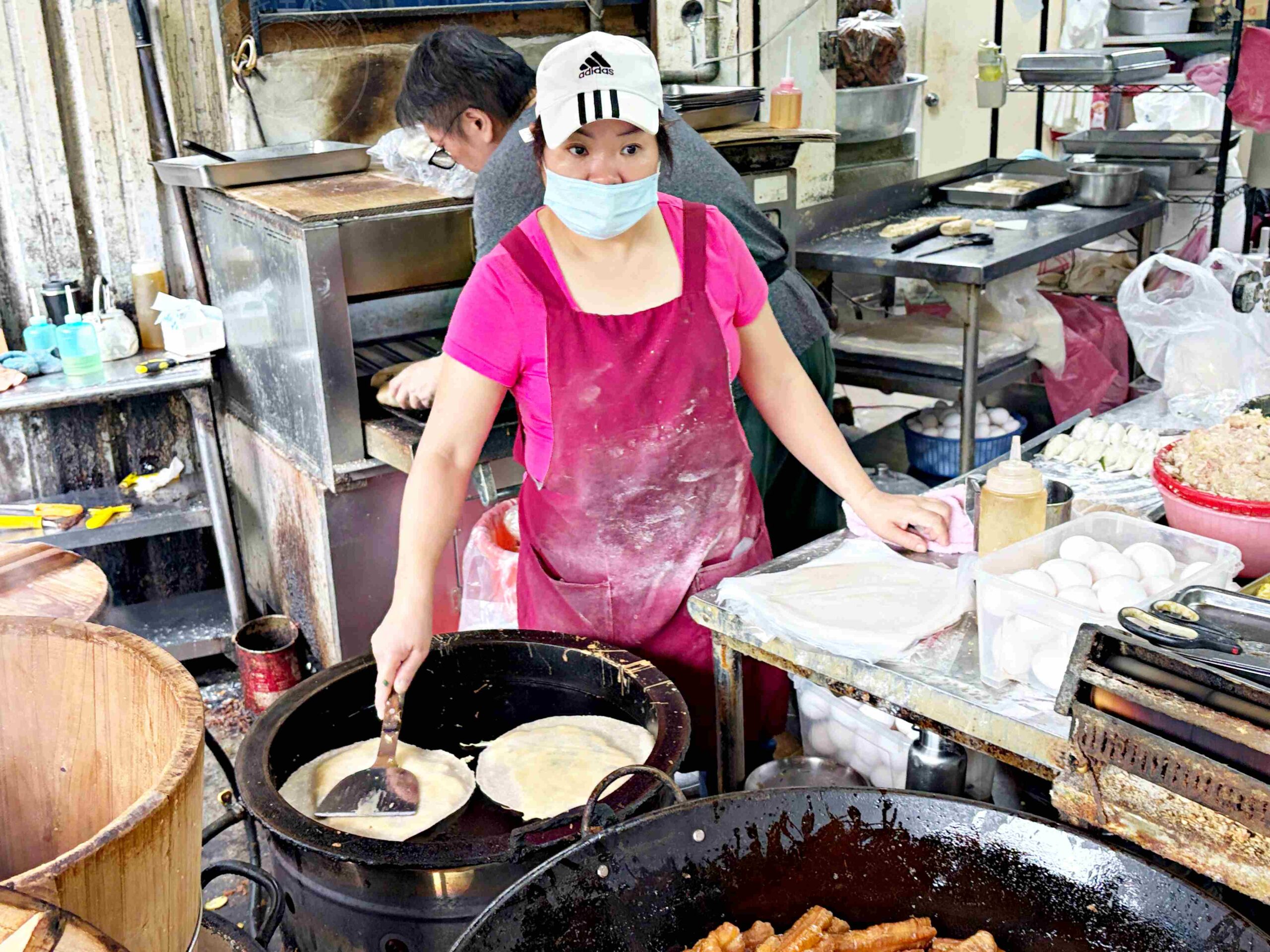 【松山美食】武記豆漿，隱藏在南京公寓市場的豆漿老店，推薦鹹飯糰、蔥燒餅油條(菜單) @趙先生吃飯