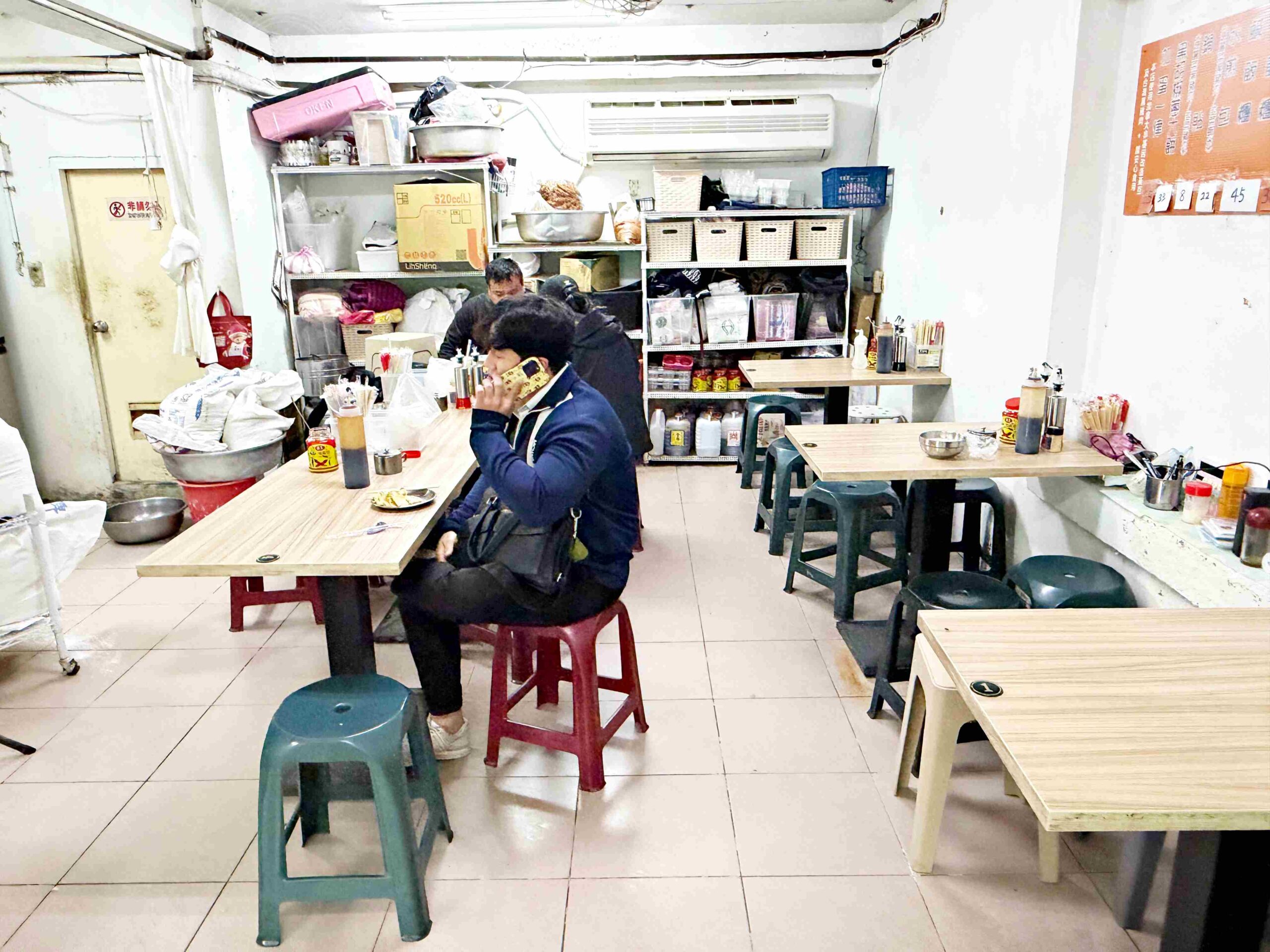 【松山美食】武記豆漿，隱藏在南京公寓市場的豆漿老店，推薦鹹飯糰、蔥燒餅油條(菜單) @趙先生吃飯