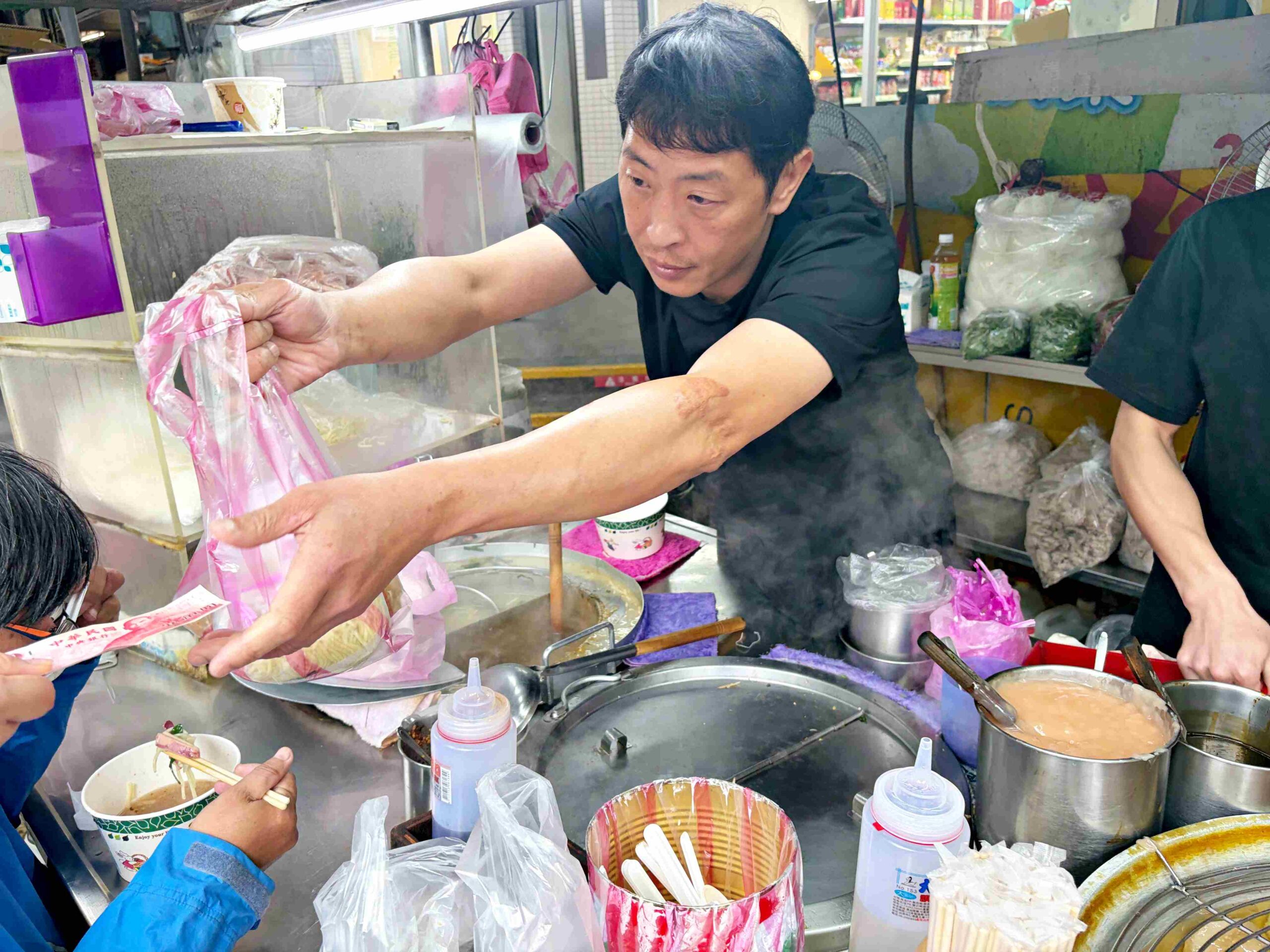 【南京三民美食】彰化肉圓魷魚羹，50年市場排隊老店，肉羹、肉圓意外超強(菜單) @趙先生吃飯