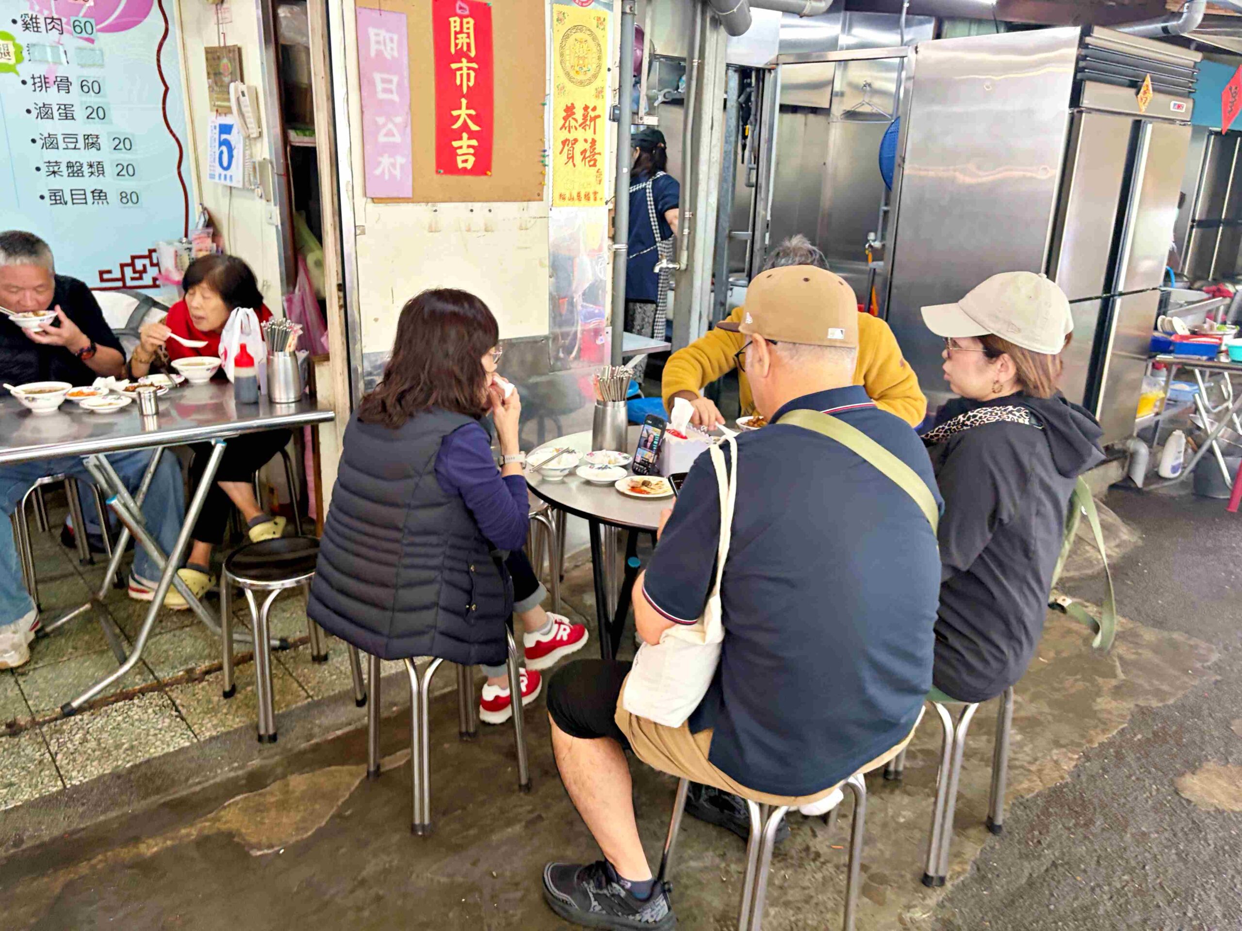 【中山美食】香滿園，早上六點半開賣早午餐，酸菜滷肉飯超特別，腿庫滷得超香(菜單) @趙先生吃飯