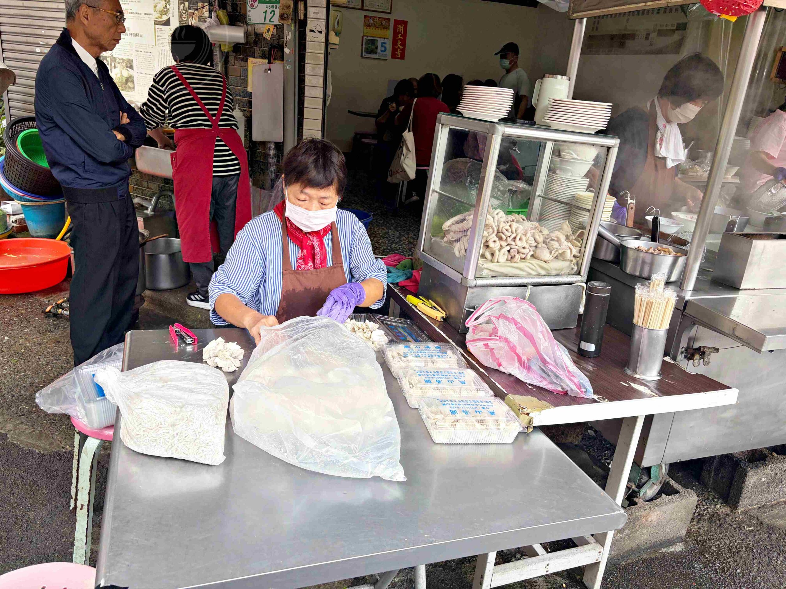 【雙連美食】燕山湯圓，傳承三代的超人氣排隊小吃，湯圓、肉粽、餛飩湯都厲害推薦(菜單) @趙先生吃飯