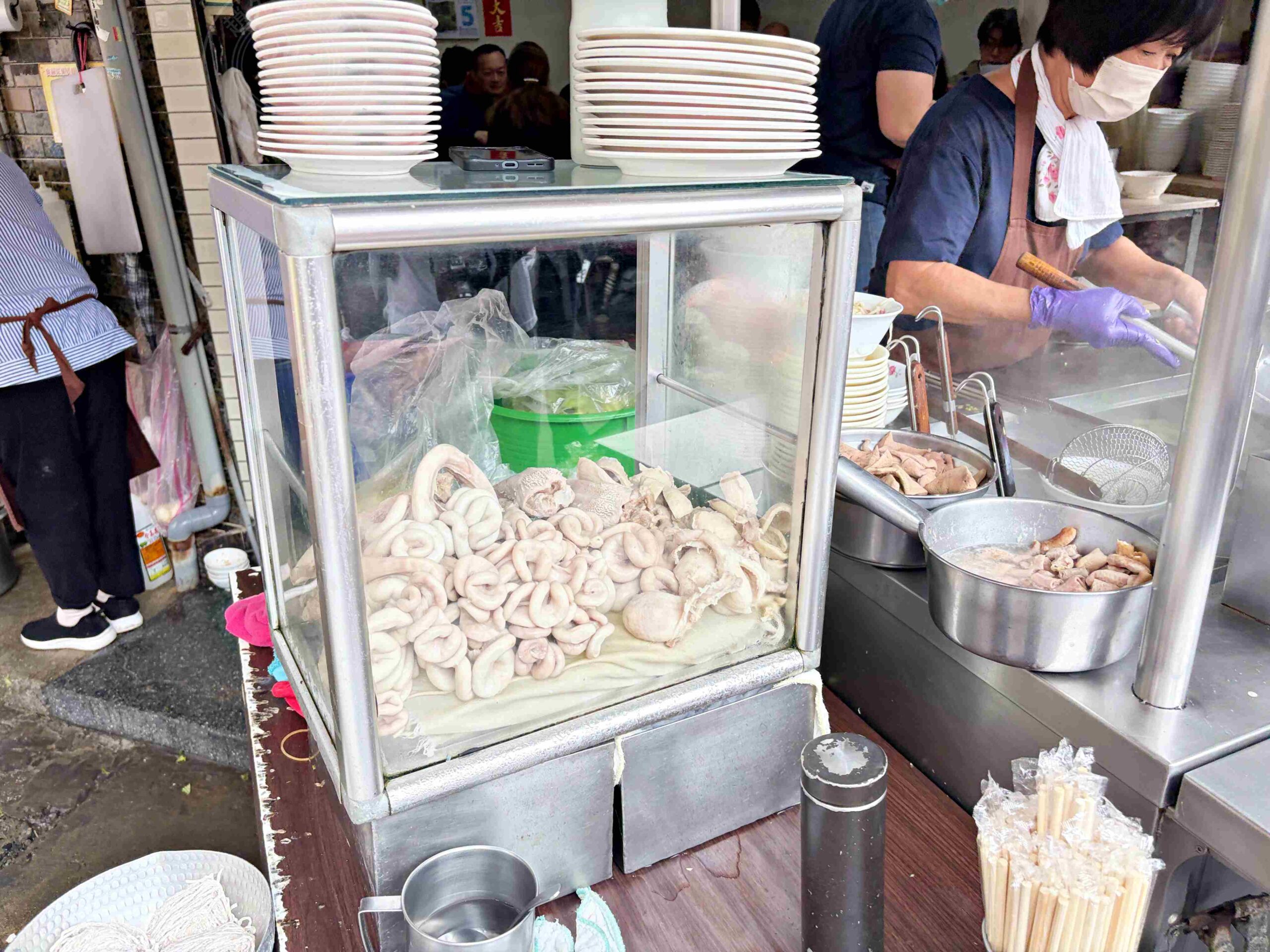 【雙連美食】燕山湯圓，傳承三代的超人氣排隊小吃，湯圓、肉粽、餛飩湯都厲害推薦(菜單) @趙先生吃飯