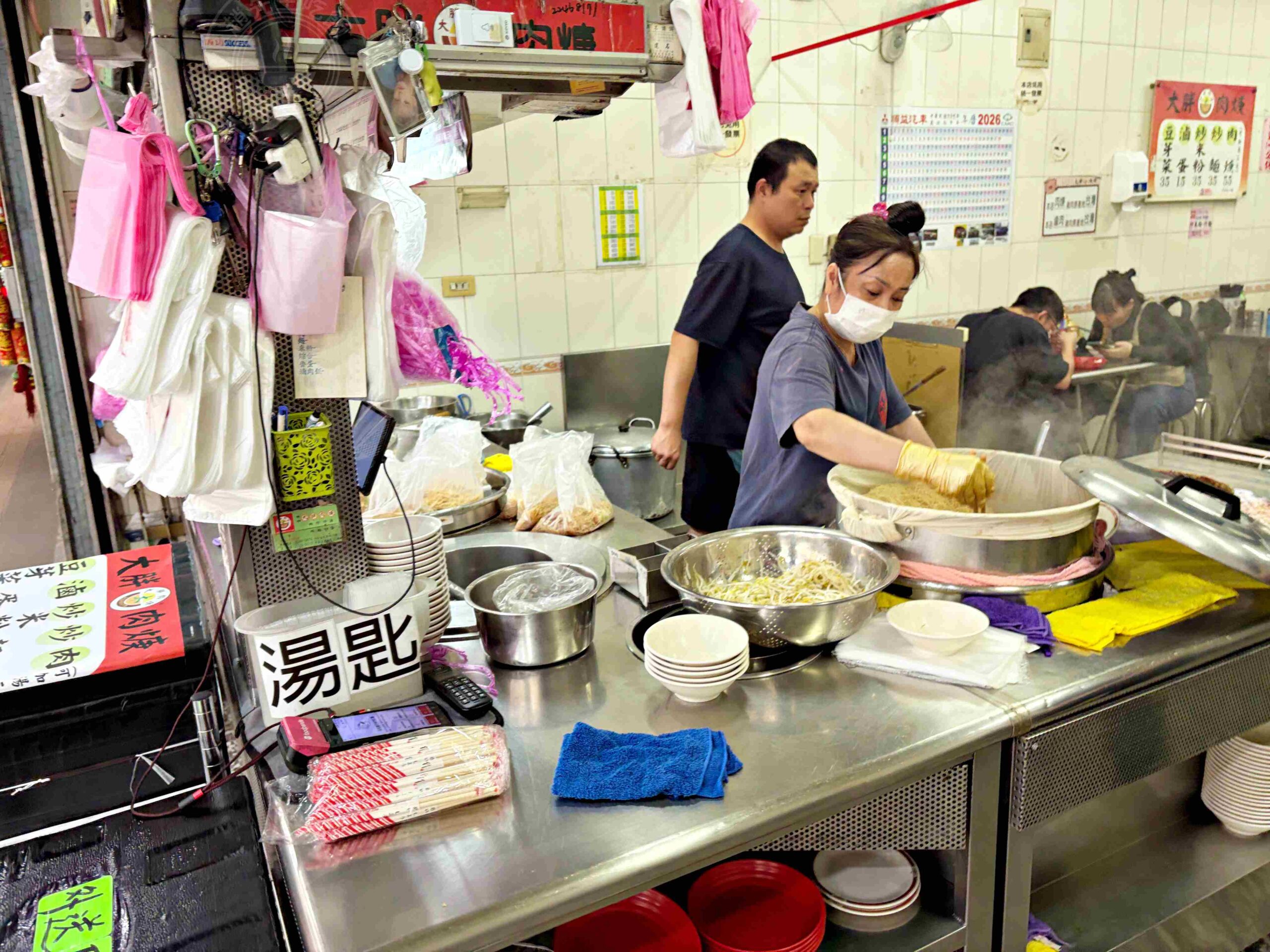 【中和美食】大胖肉焿光華總店，高人氣老店，肉羹湯可續湯、炒麵夠香都推薦(菜單) @趙先生吃飯