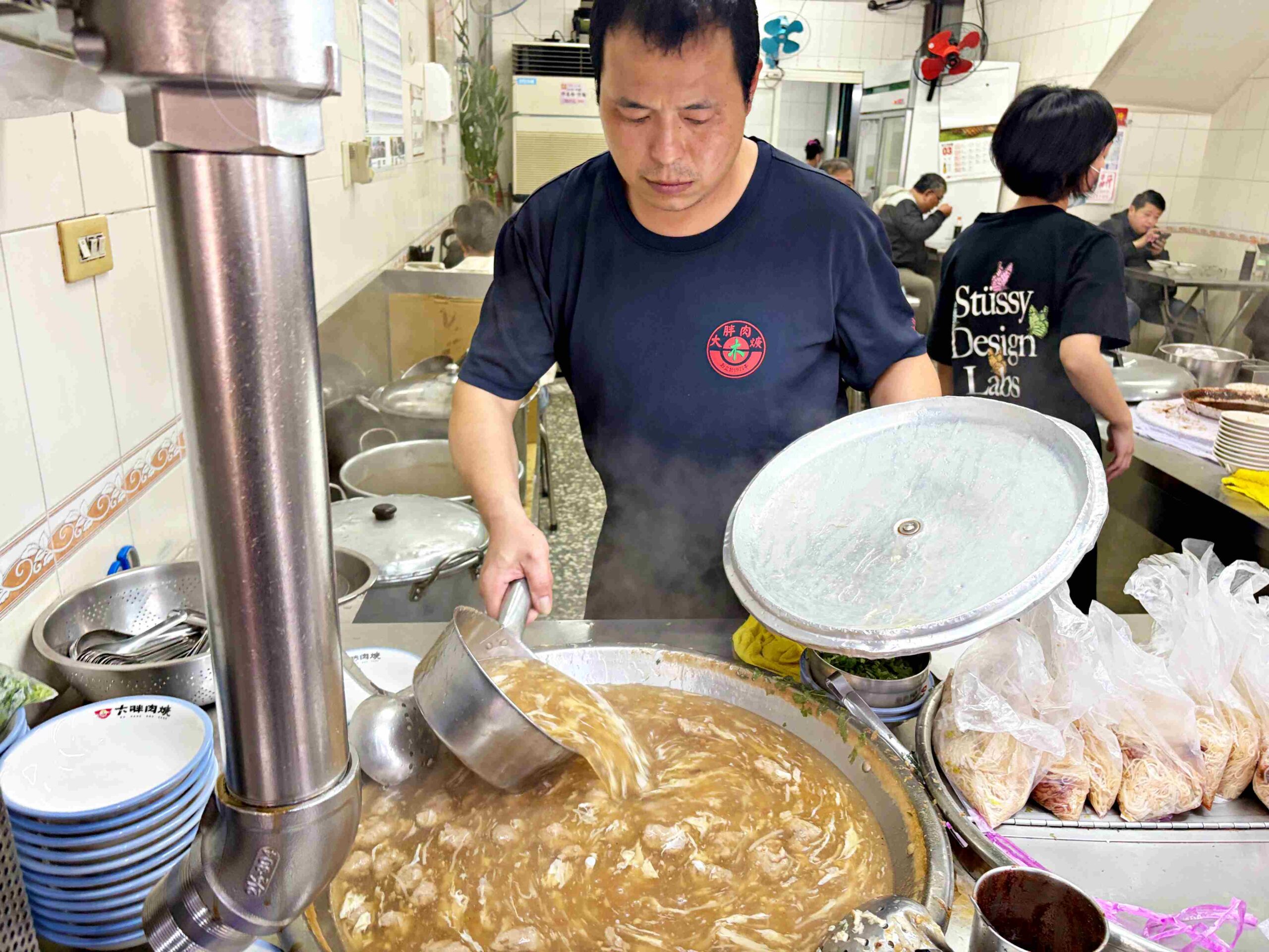 【三重美食】榕樹下米苔目，無招牌無名、40年超強乾麵小吃店推薦(菜單) @趙先生吃飯