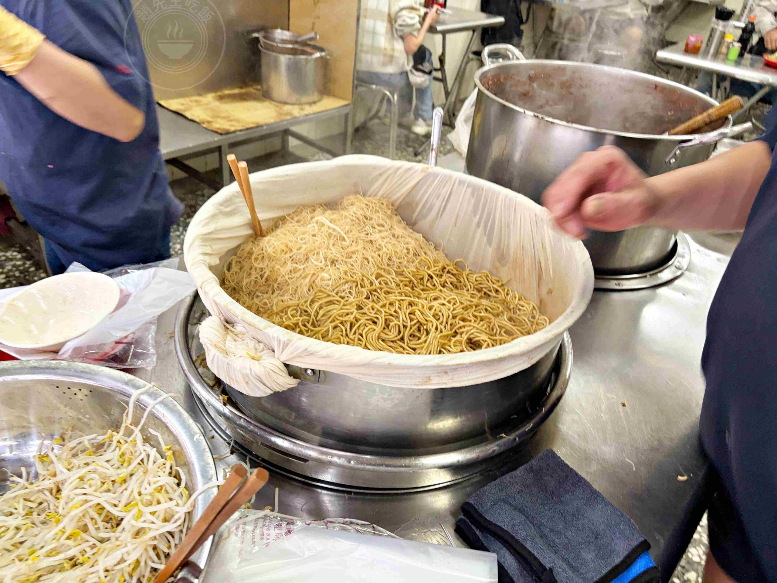 【中和美食】大胖肉焿光華總店，高人氣老店，肉羹湯可續湯、炒麵夠香都推薦(菜單) @趙先生吃飯