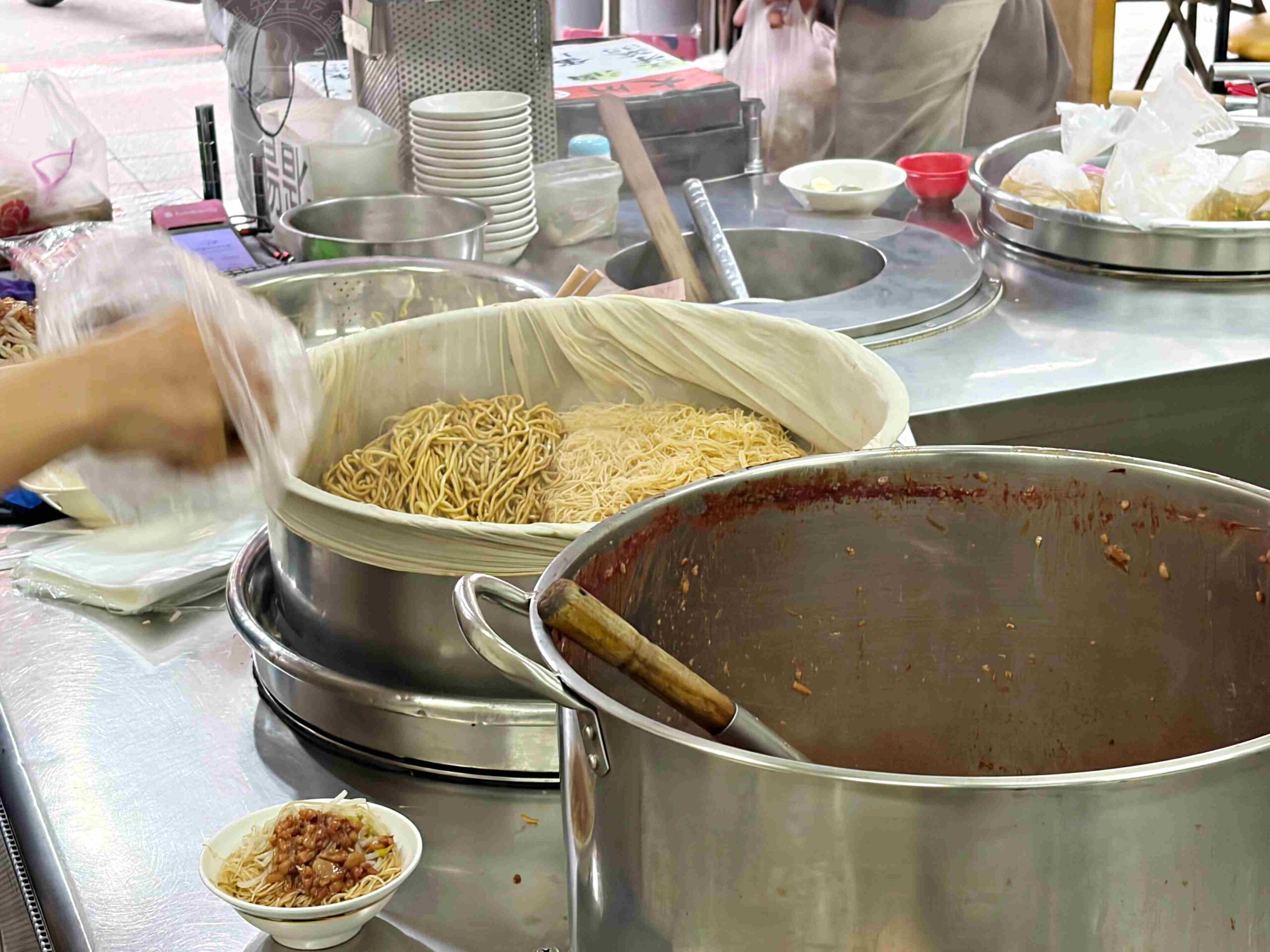 【中和美食】大胖肉焿光華總店，高人氣老店，肉羹湯可續湯、炒麵夠香都推薦(菜單) @趙先生吃飯