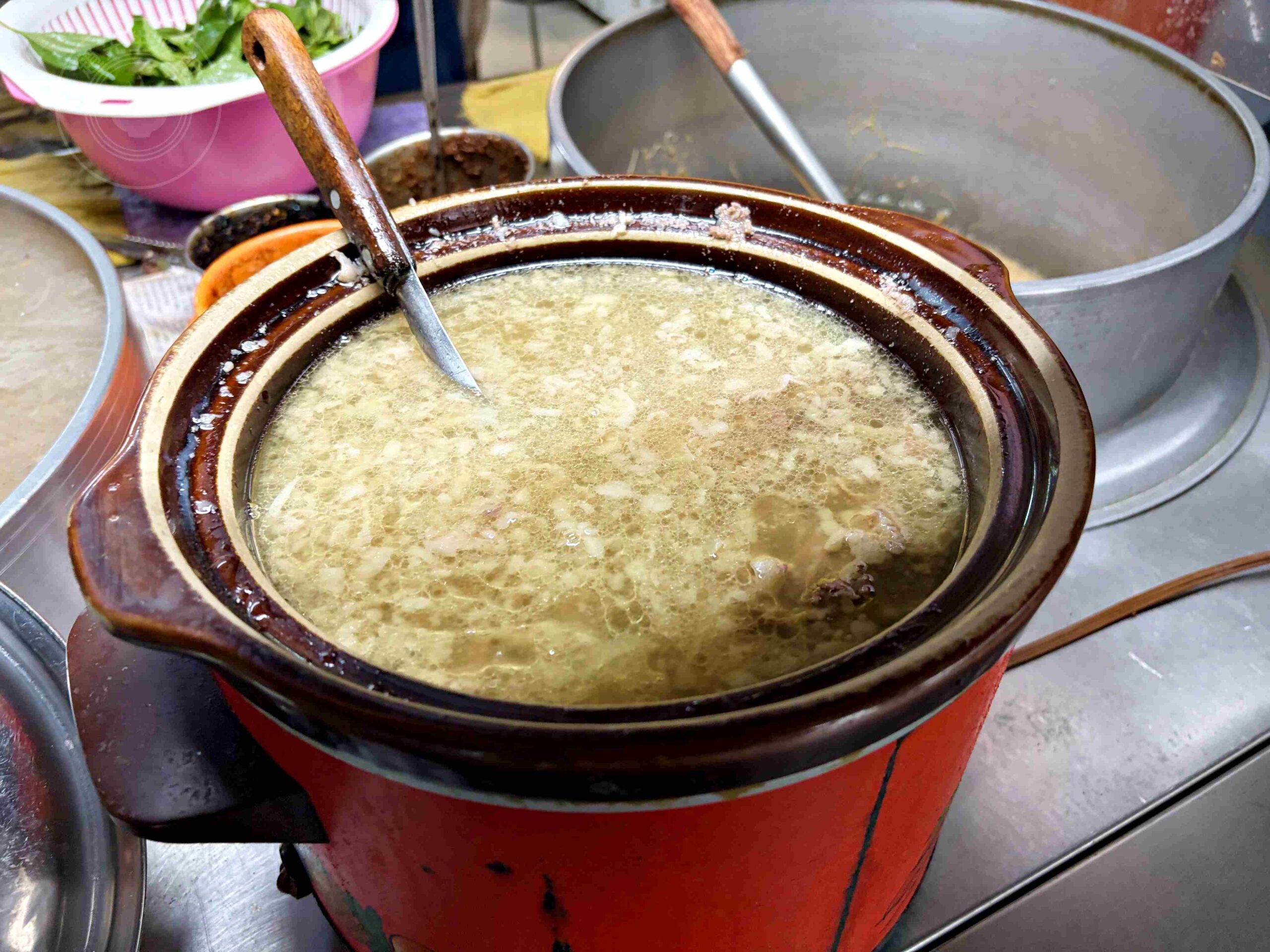 【古亭美食】阿榮羊肉飯，九層塔蒜頭醬油加到爽的在地私藏推薦(菜單) @趙先生吃飯