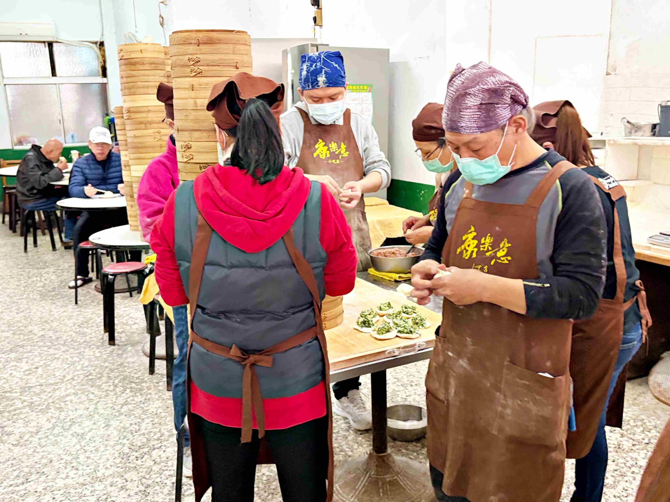 【古亭美食】康樂意小吃店，被麵店耽誤的四十年包子店，肉包、菜包都超強(菜單) @趙先生吃飯