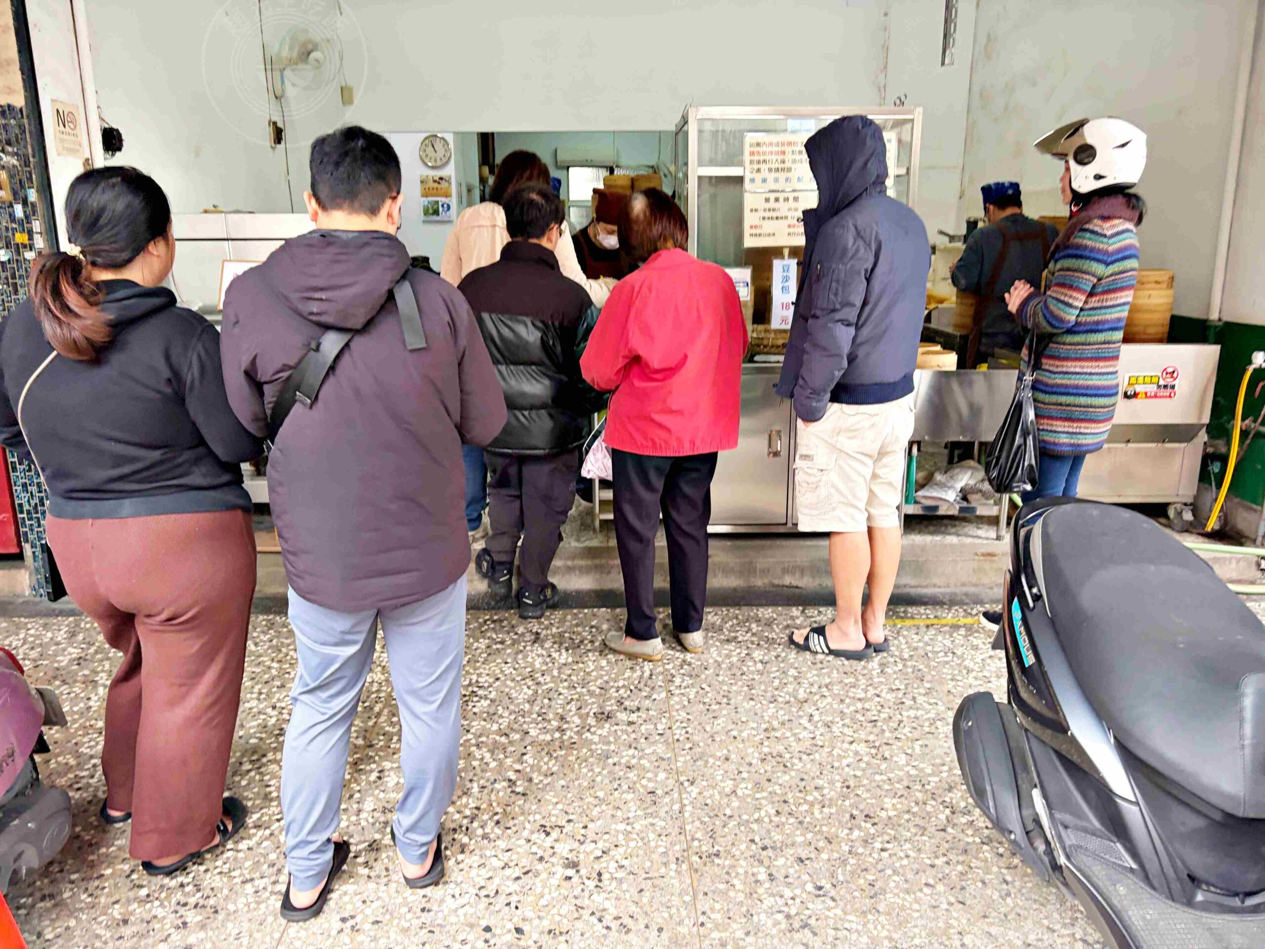 【古亭美食】康樂意小吃店，被麵店耽誤的四十年包子店，肉包、菜包都超強(菜單) @趙先生吃飯