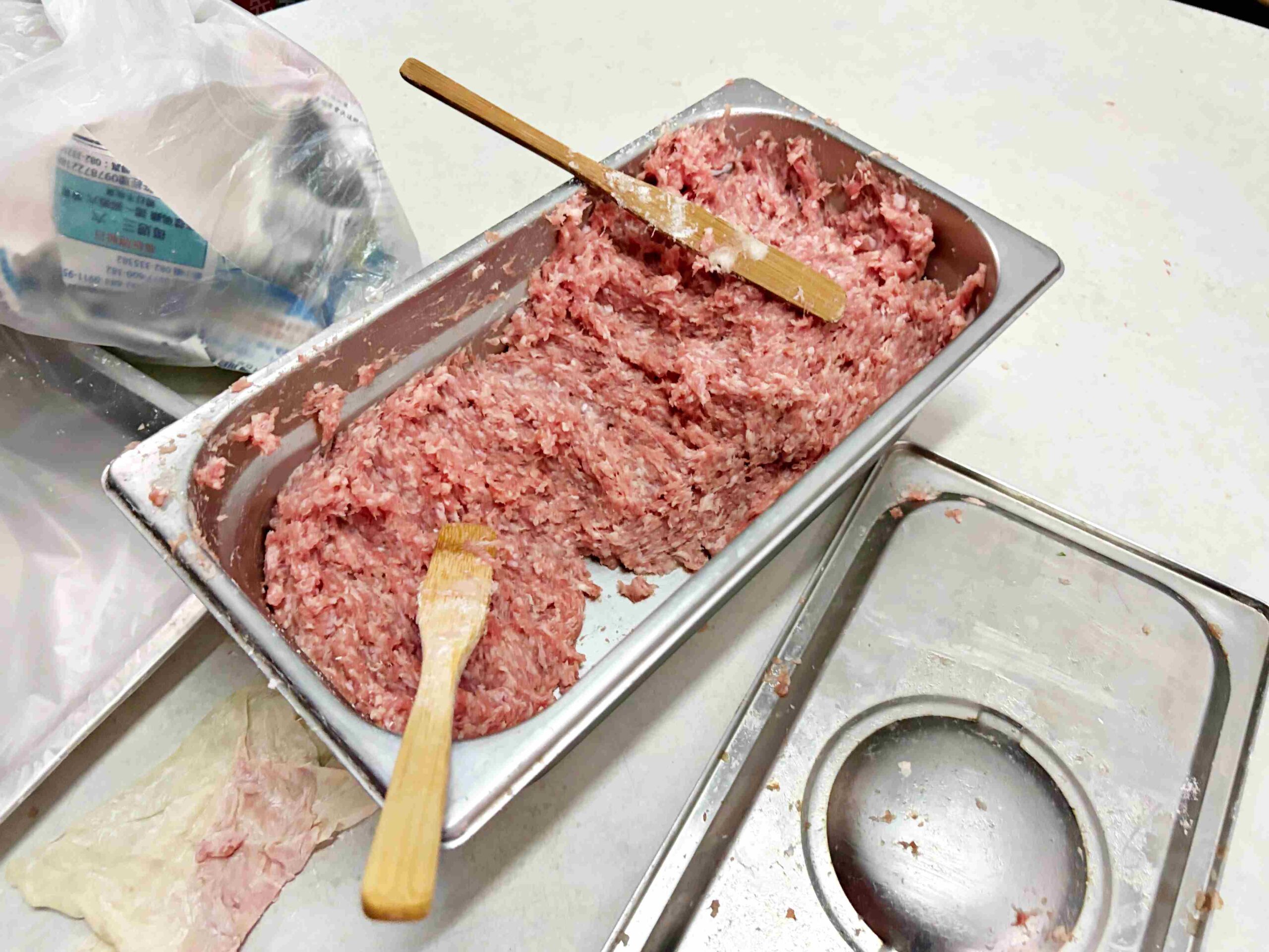 【古亭美食】康樂意小吃店，被麵店耽誤的四十年包子店，肉包、菜包都超強(菜單) @趙先生吃飯