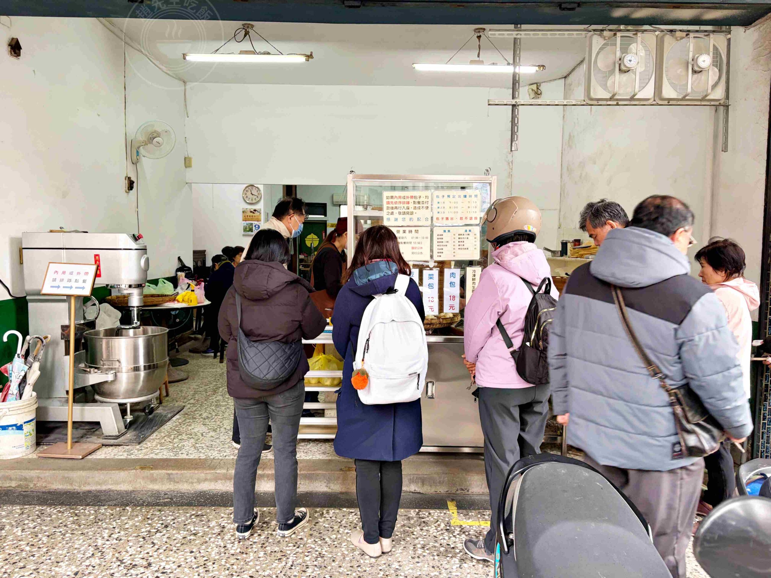 【古亭美食】康樂意小吃店，被麵店耽誤的四十年包子店，肉包、菜包都超強(菜單) @趙先生吃飯