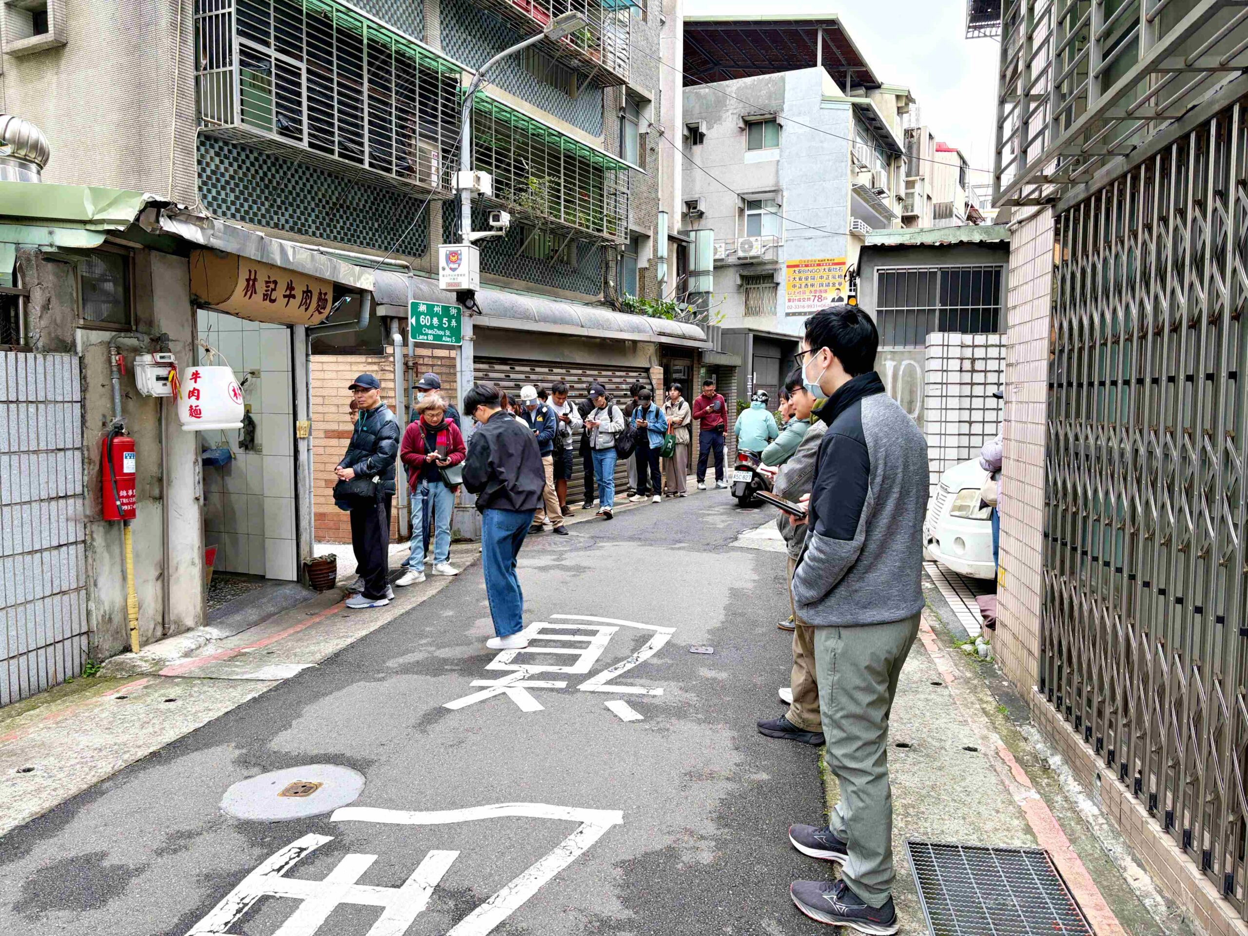 【古亭美食】林記牛肉麵，五百碗認證，巷弄內超強排隊名店，推薦牛肉麵、麻醬麵加蛋包(菜單) @趙先生吃飯