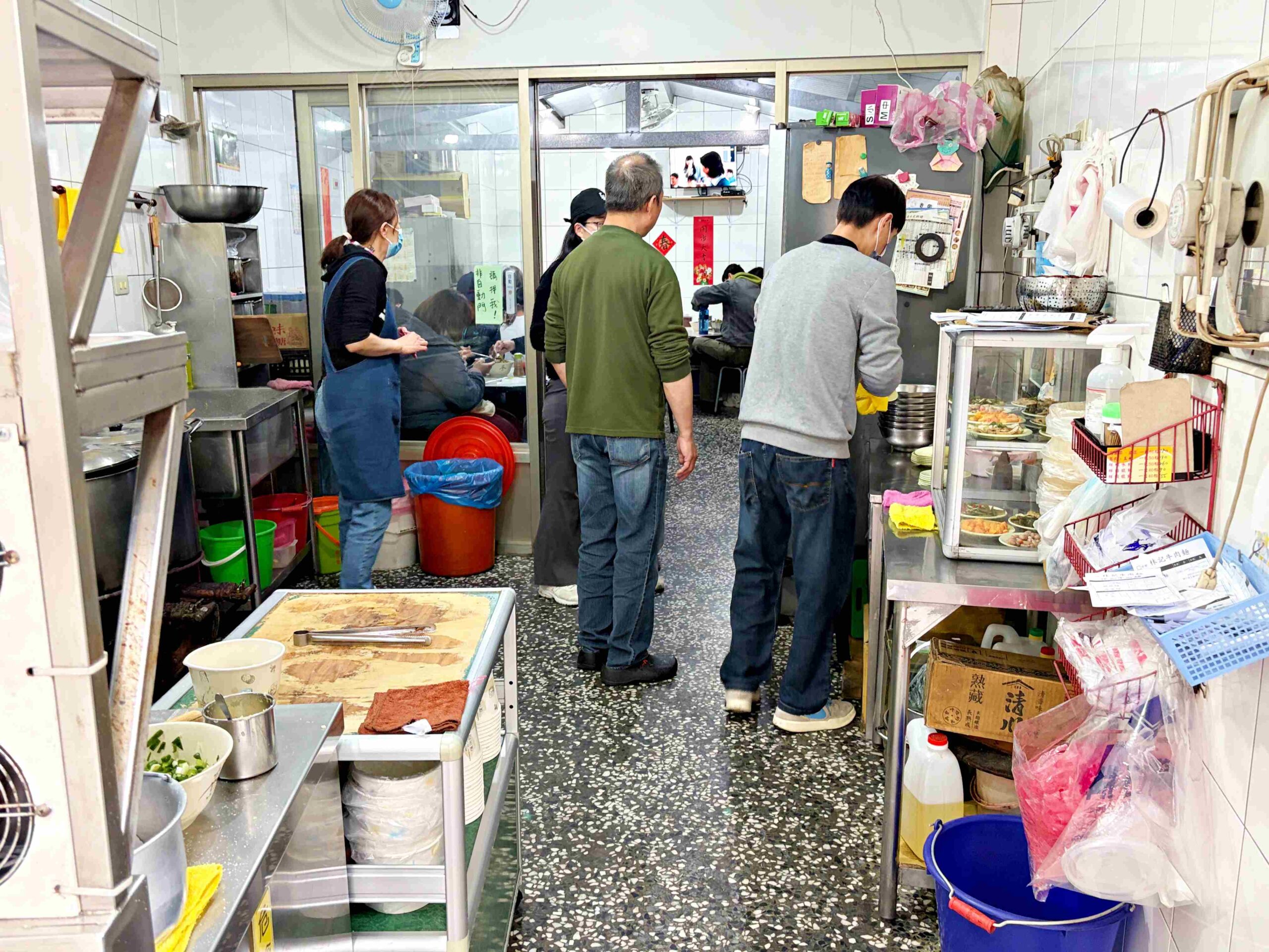 【古亭美食】林記牛肉麵，五百碗認證，巷弄內超強排隊名店，推薦牛肉麵、麻醬麵加蛋包(菜單) @趙先生吃飯