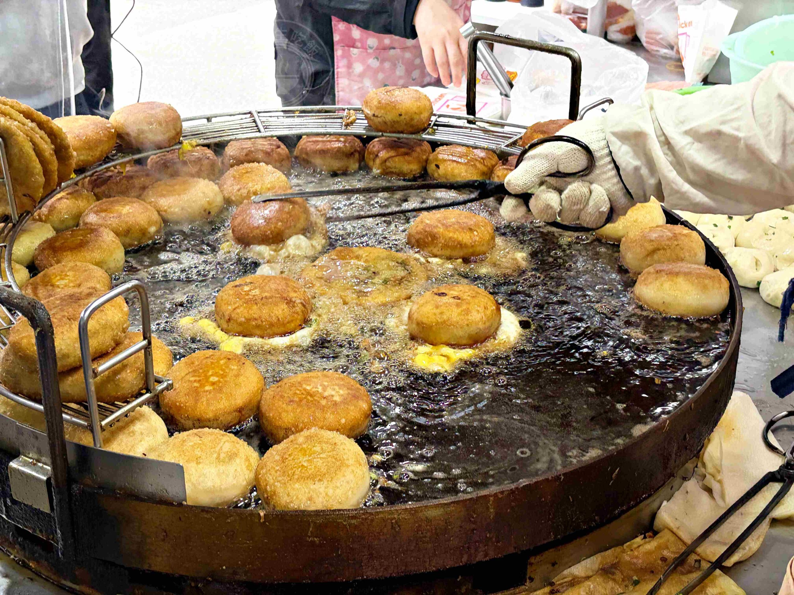 【師大美食】溫州街蘿蔔絲餅達人，50年爆餡的傳統現炸點心，推薦蘿蔔絲餅與蛋餅(菜單) @趙先生吃飯