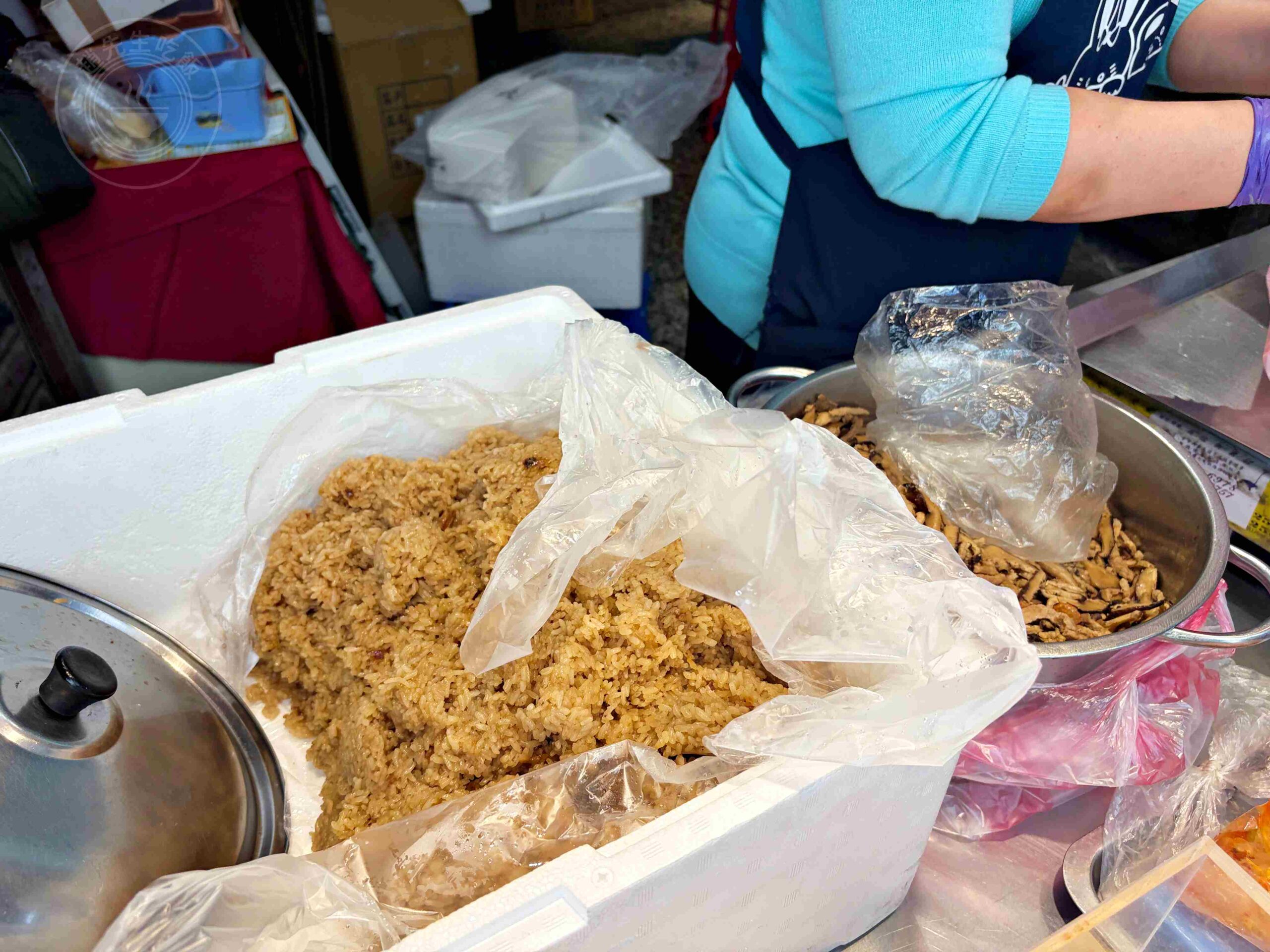 【新莊美食】月華油飯，四十年老攤，色香味俱全，油飯節第二名推薦(菜單) @趙先生吃飯