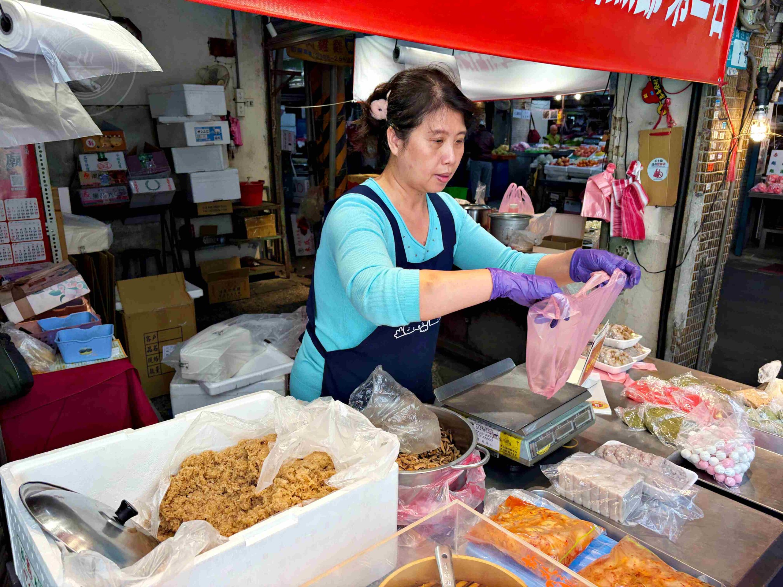 【新莊美食】月華油飯，四十年老攤，色香味俱全，油飯節第二名推薦(菜單) @趙先生吃飯