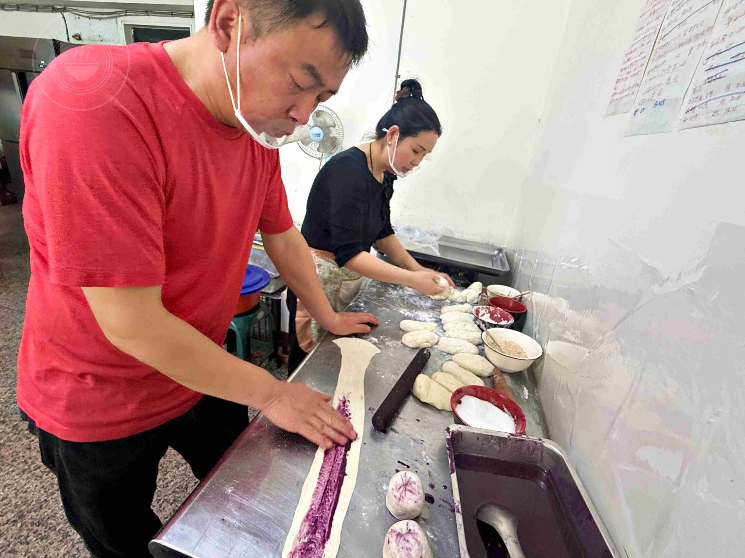 【新莊美食】川豫手工餃子河南燒餅，純手工現烤外酥內軟Ｑ推薦紫薯燒餅芝麻糖餅(菜單) @趙先生吃飯