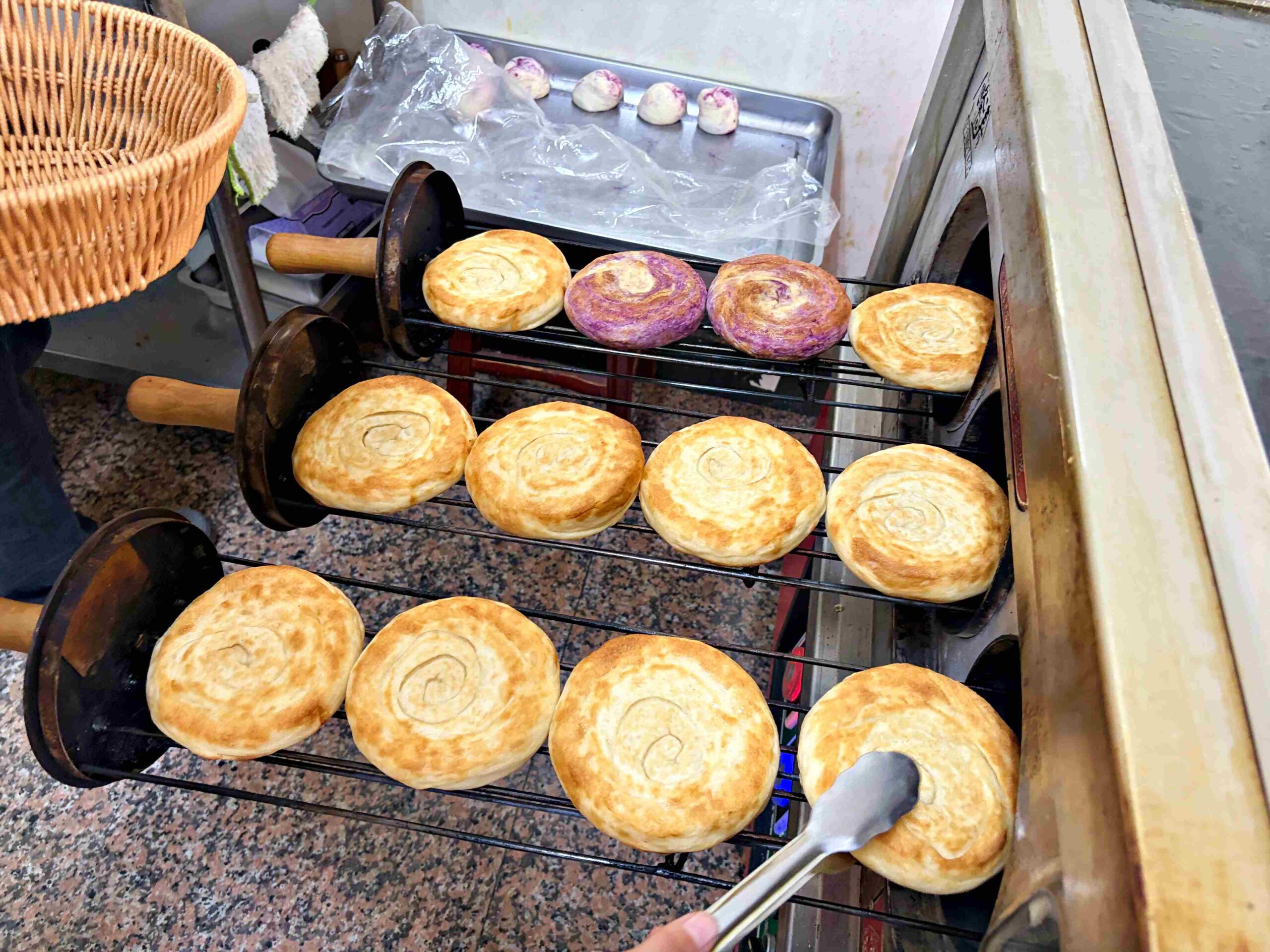 【新莊美食】川豫手工餃子河南燒餅，純手工現烤外酥內軟Ｑ推薦紫薯燒餅芝麻糖餅(菜單) @趙先生吃飯