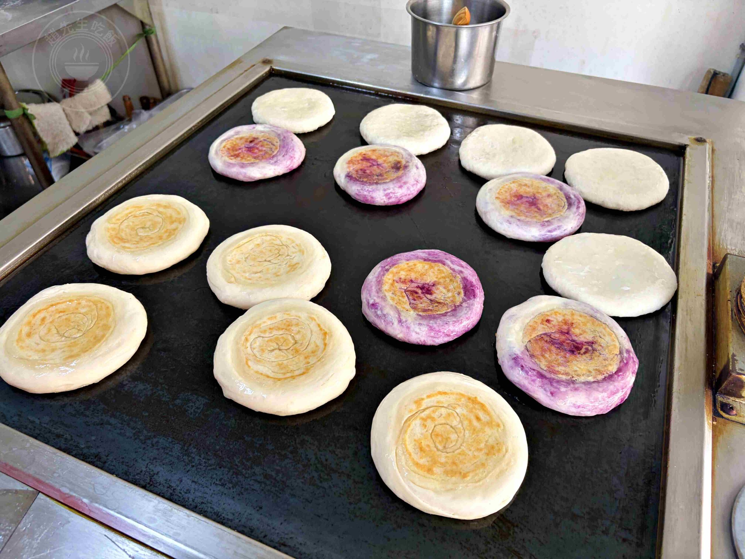 【新莊美食】川豫手工餃子河南燒餅，純手工現烤外酥內軟Ｑ推薦紫薯燒餅芝麻糖餅(菜單) @趙先生吃飯