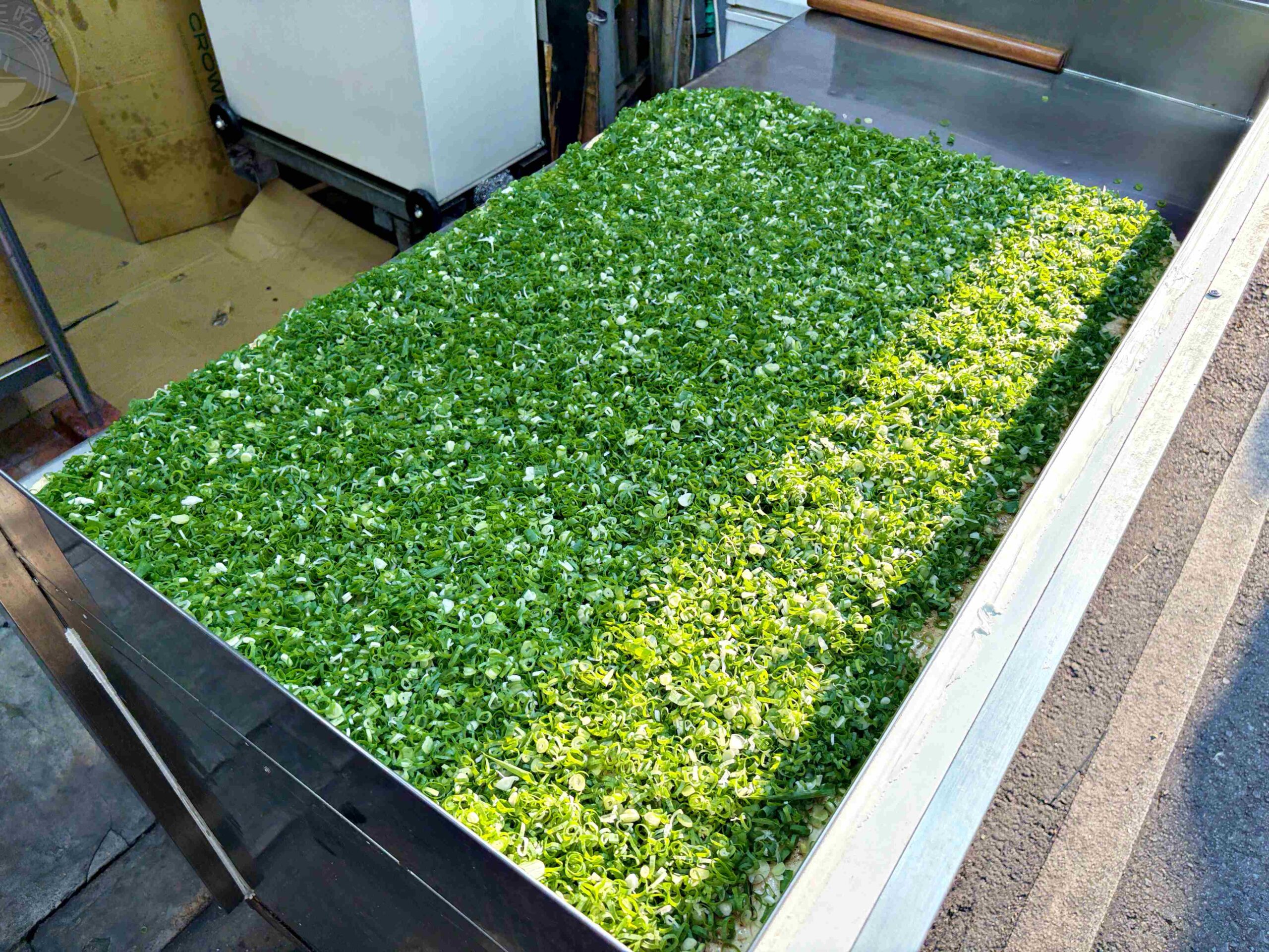 【饒河夜市美食】蔥海手工蔥油餅,麵糰蓋滿青蔥像草皮一樣誇張,推薦牛肉、豬肉捲餅(菜單) @趙先生吃飯 【饒河夜市美食】蔥海手工蔥油餅,麵糰蓋滿青蔥像草皮一樣誇張,推薦牛肉、豬肉捲餅(菜單) @趙先生吃飯