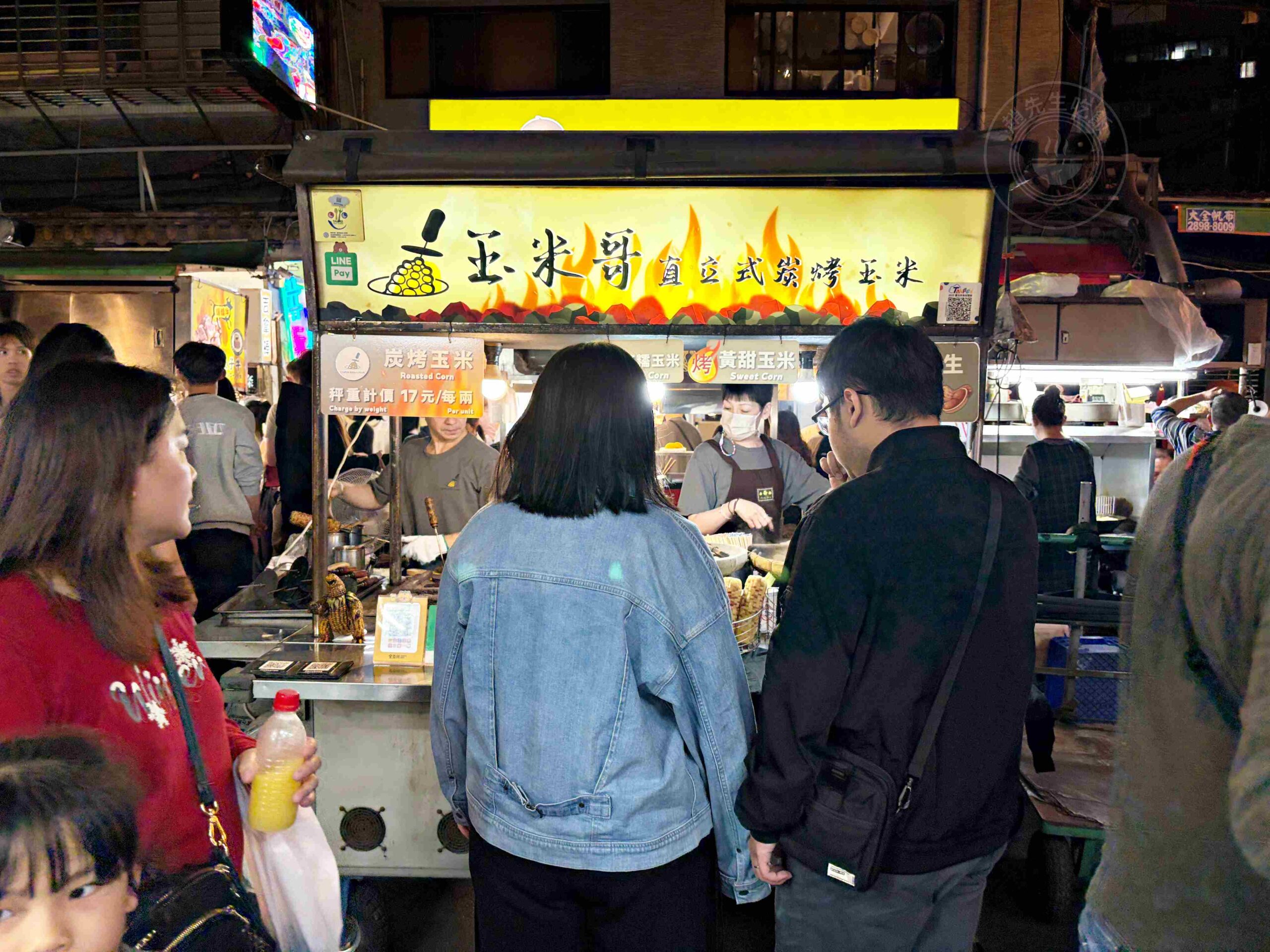 【饒河美食】直立式炭烤玉米(饒河夜市)，500碗推薦傳統木炭推薦(菜單) @趙先生吃飯