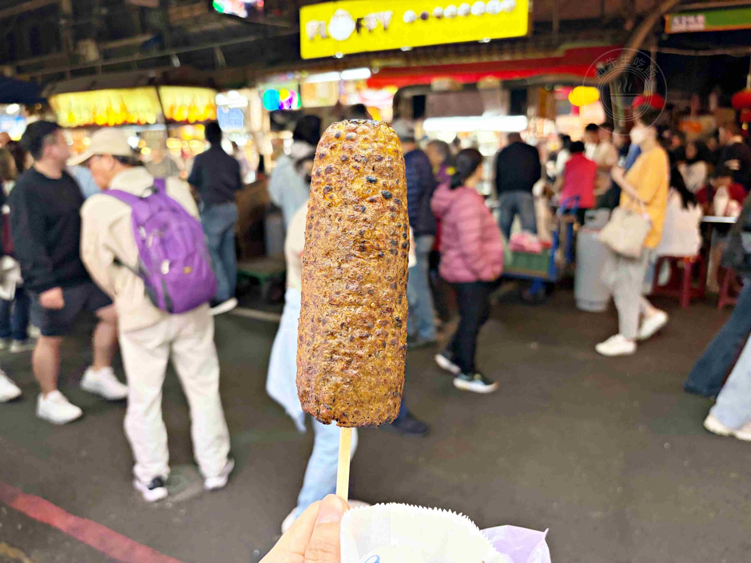 【饒河美食】直立式炭烤玉米(饒河夜市)，500碗推薦傳統木炭推薦(菜單) @趙先生吃飯