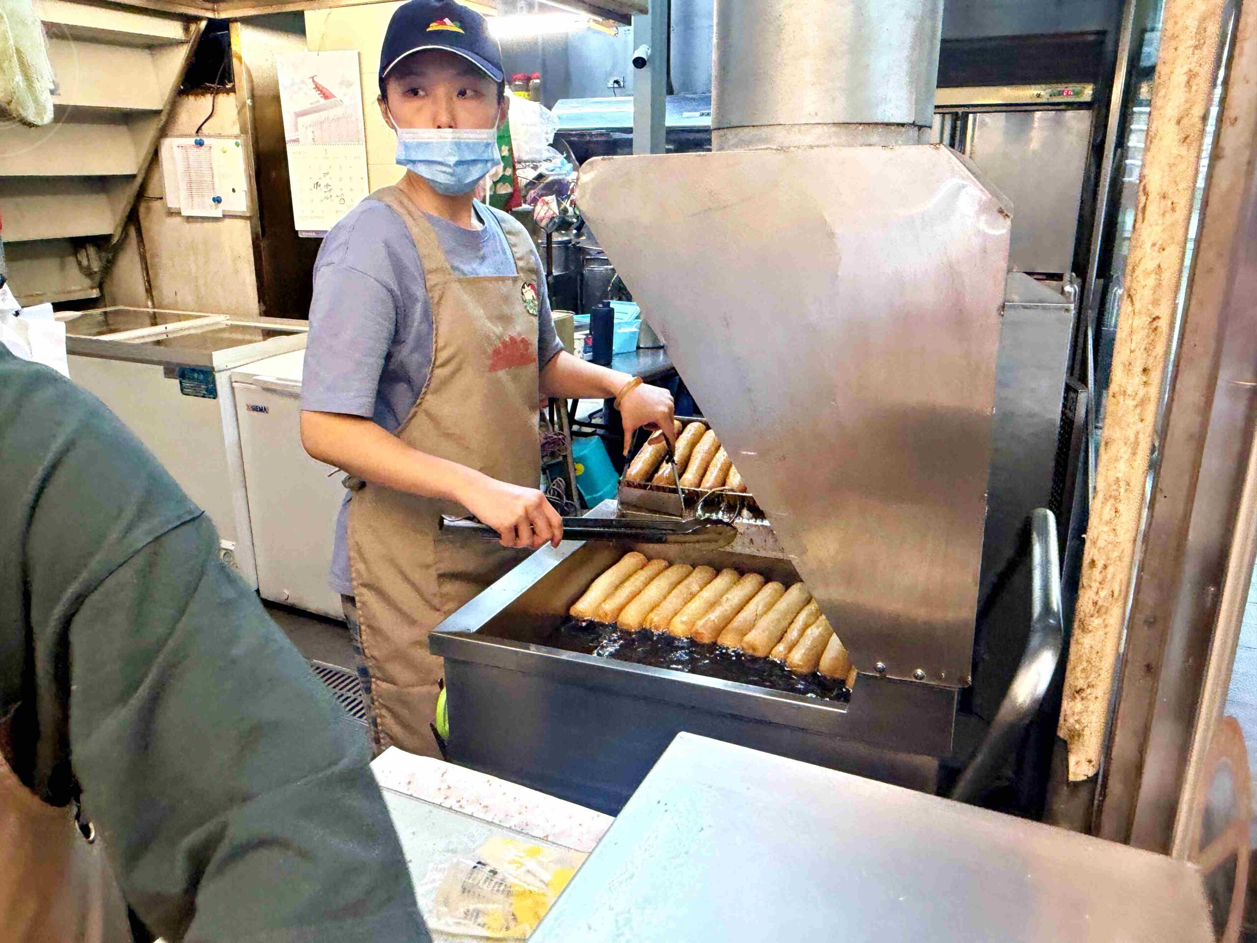 【基隆美食】九如營養三明治，20年人氣排隊現炸麵包，超高CP值必吃推薦(菜單) @趙先生吃飯