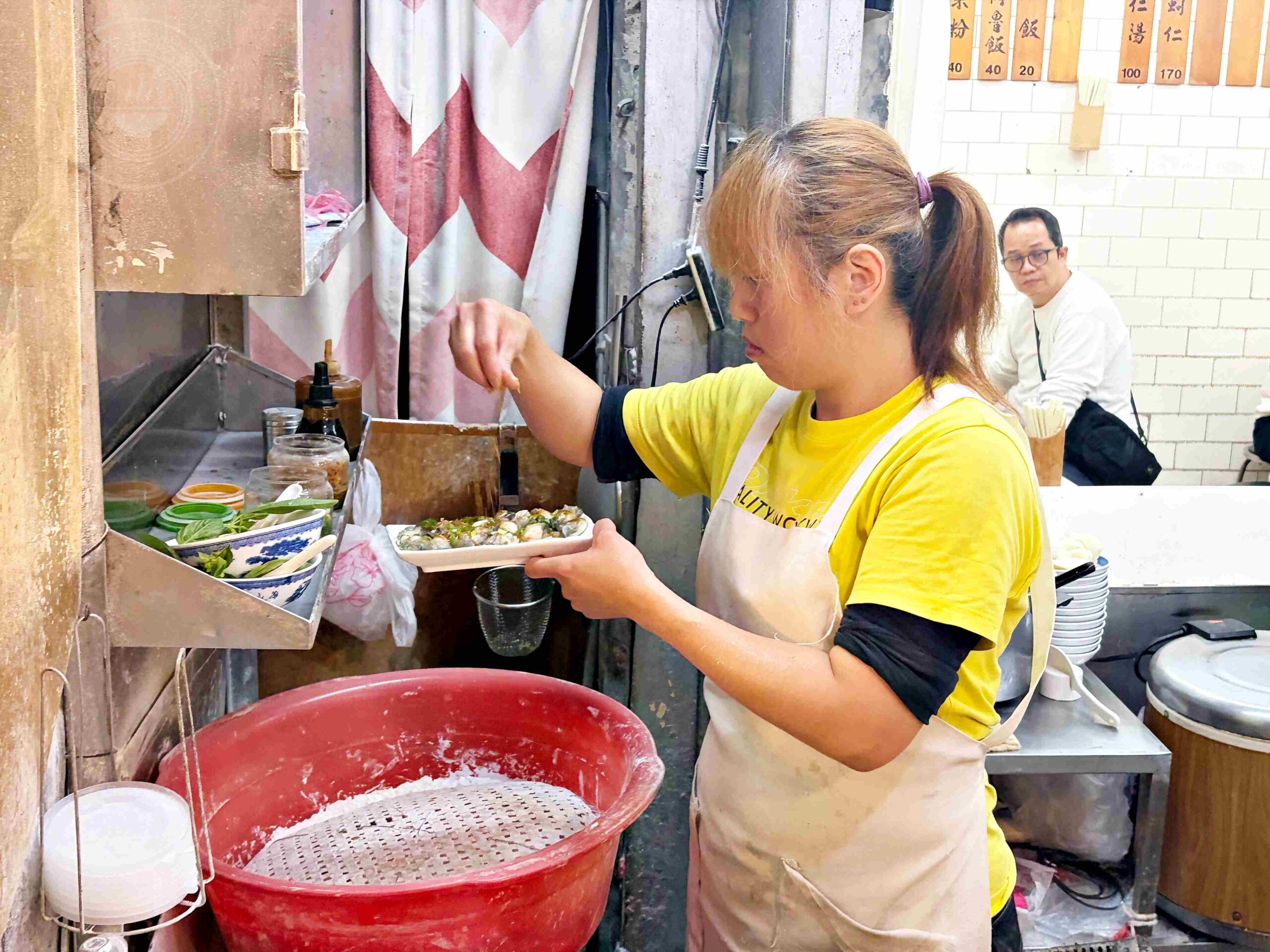 【三重美食】明宏蚵仁湯,老字號的肥美鮮蚵搭配炒米粉實在厲害推薦(菜單) @趙先生吃飯 【三重美食】明宏蚵仁湯,老字號的肥美鮮蚵搭配炒米粉實在厲害推薦(菜單) @趙先生吃飯