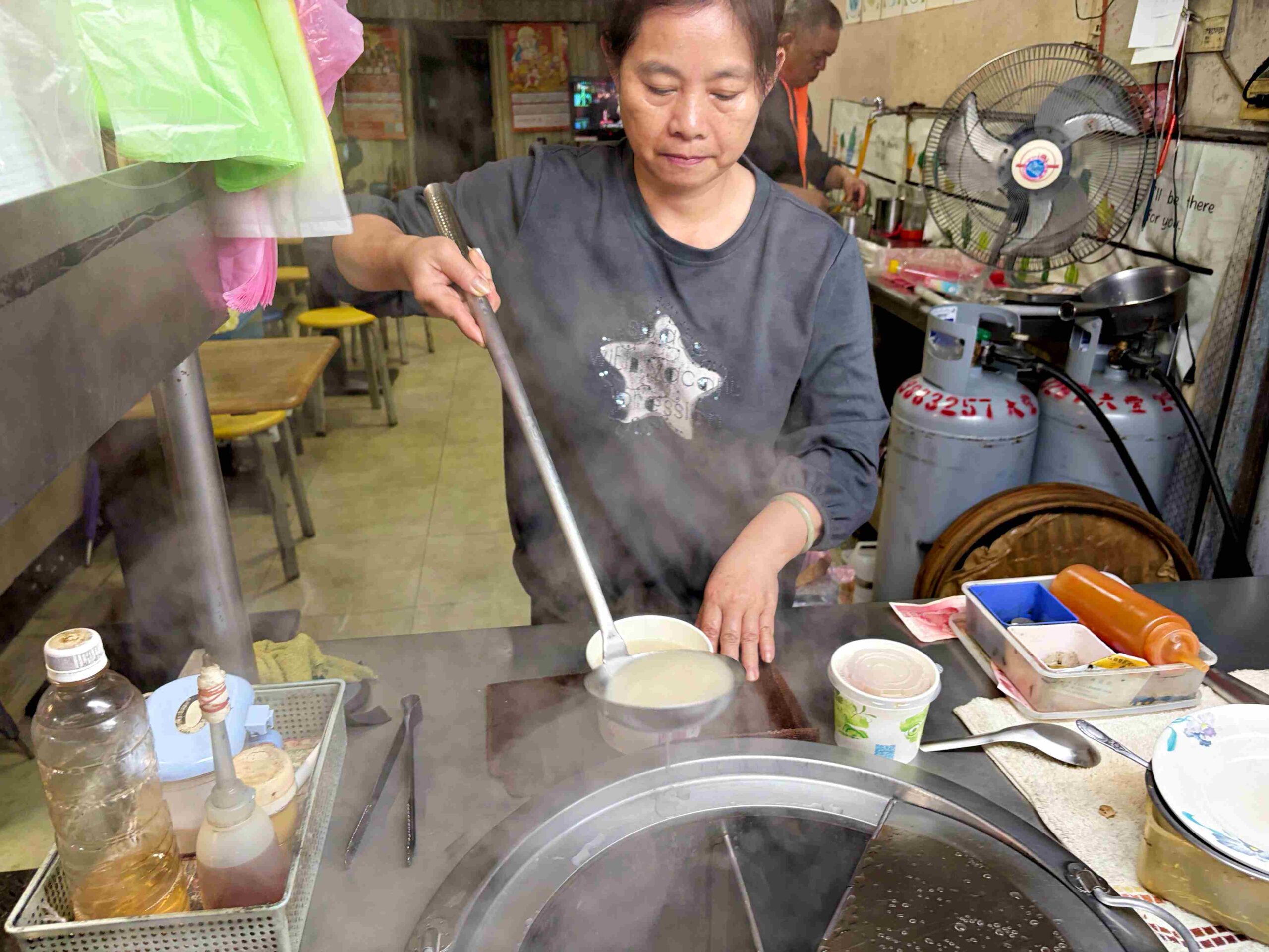 【三重美食】津味肉圓，兩大顆40元瘦肉內餡高CP值佛心小吃，綜合四神湯也強推薦(菜單) @趙先生吃飯