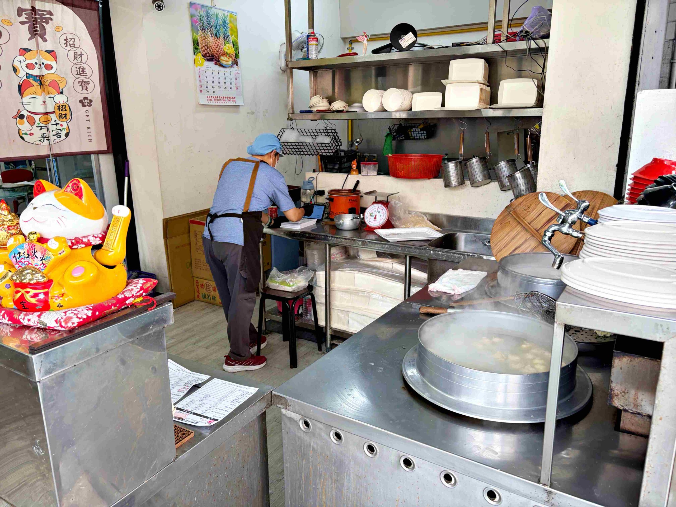 【板橋美食】豪季水餃專賣店，整隻大蝦子超滿足，韭菜豬肉、酸辣湯也推薦(菜單) @趙先生吃飯