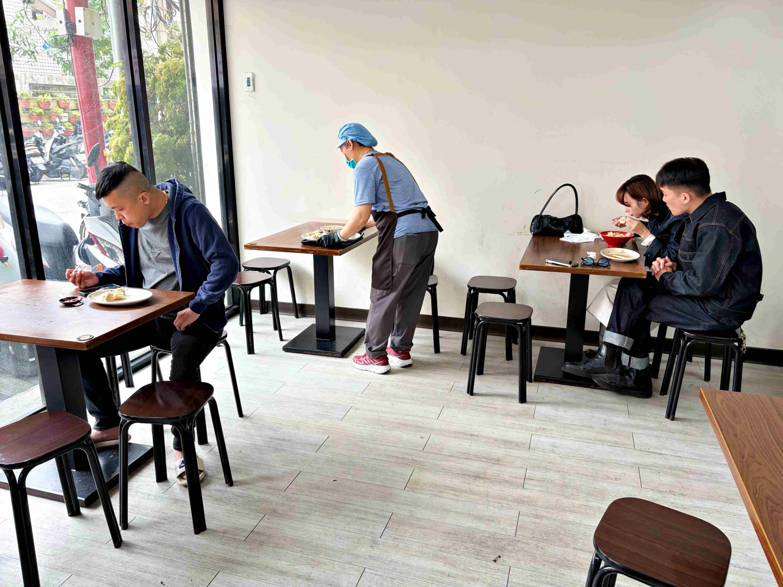 【板橋美食】豪季水餃專賣店，整隻大蝦子超滿足，韭菜豬肉、酸辣湯也推薦(菜單) @趙先生吃飯
