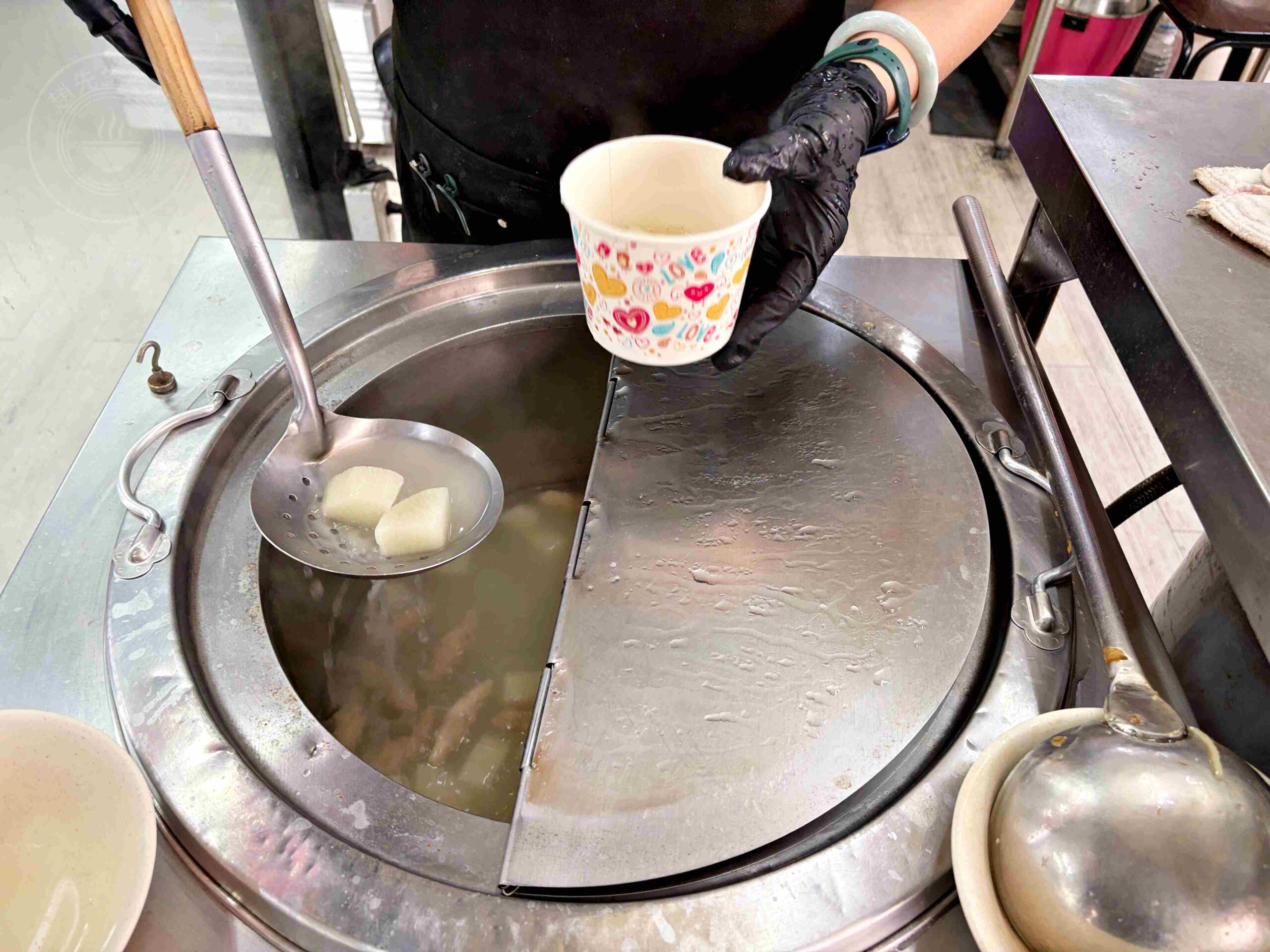 【板橋美食】豪季水餃專賣店,整隻大蝦子超滿足,韭菜豬肉、酸辣湯也推薦(菜單) @趙先生吃飯 【板橋美食】豪季水餃專賣店,整隻大蝦子超滿足,韭菜豬肉、酸辣湯也推薦(菜單) @趙先生吃飯