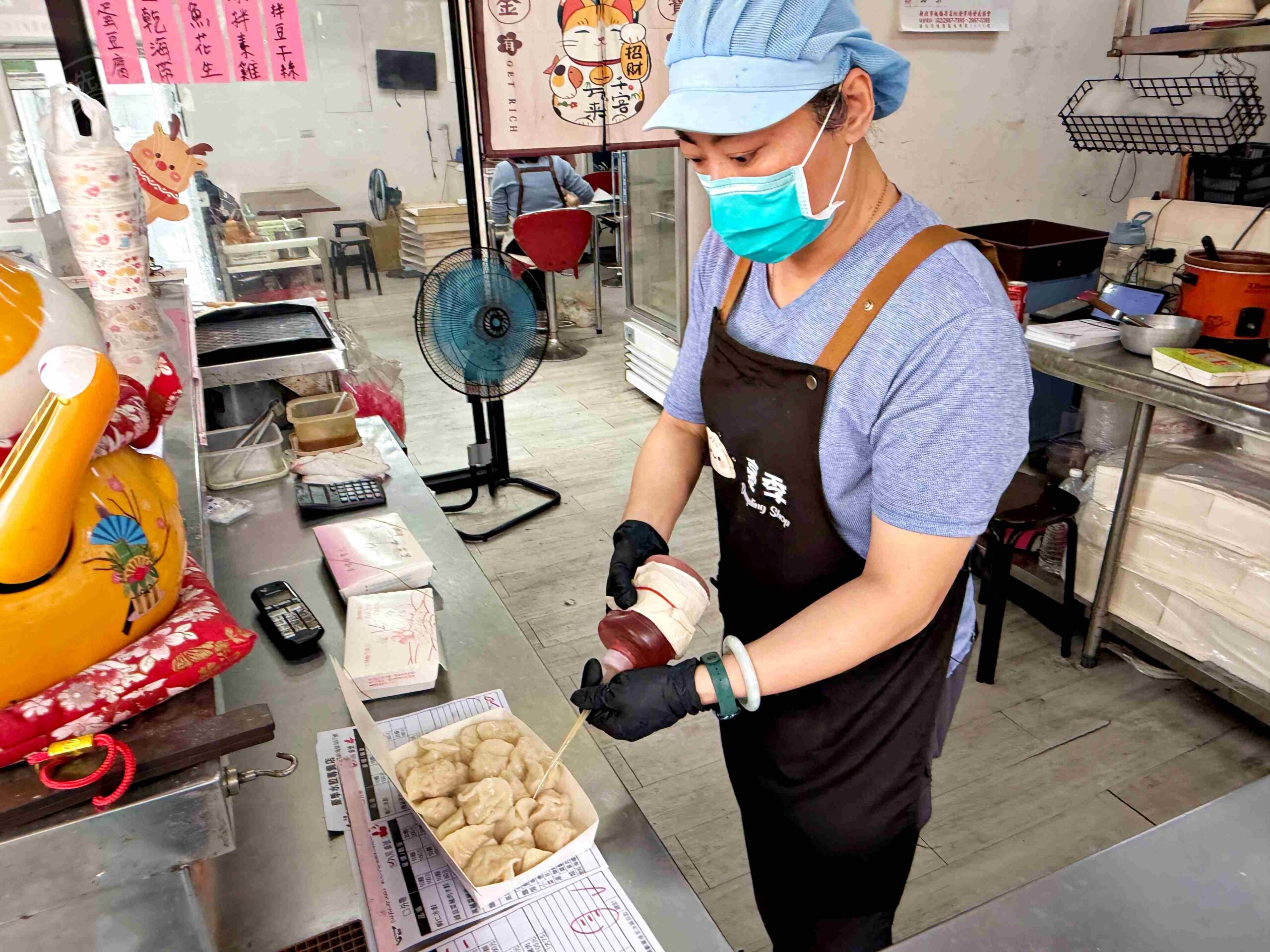 【板橋美食】豪季水餃專賣店,整隻大蝦子超滿足,韭菜豬肉、酸辣湯也推薦(菜單) @趙先生吃飯 【板橋美食】豪季水餃專賣店,整隻大蝦子超滿足,韭菜豬肉、酸辣湯也推薦(菜單) @趙先生吃飯