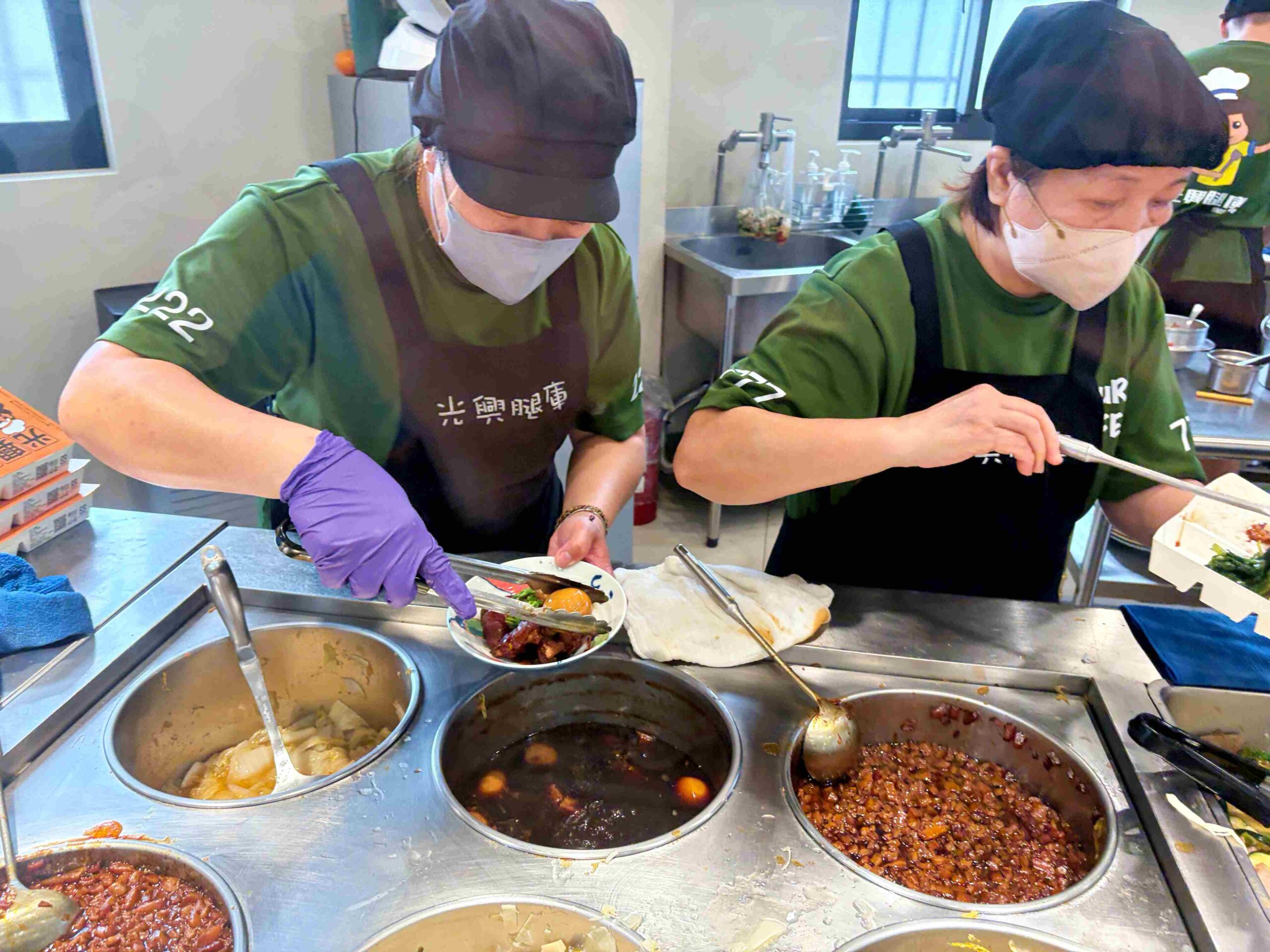 【三重美食】光興腿庫，米其林、500碗認證的魯肉飯，腿庫、豬腳都推薦！(菜單) @趙先生吃飯