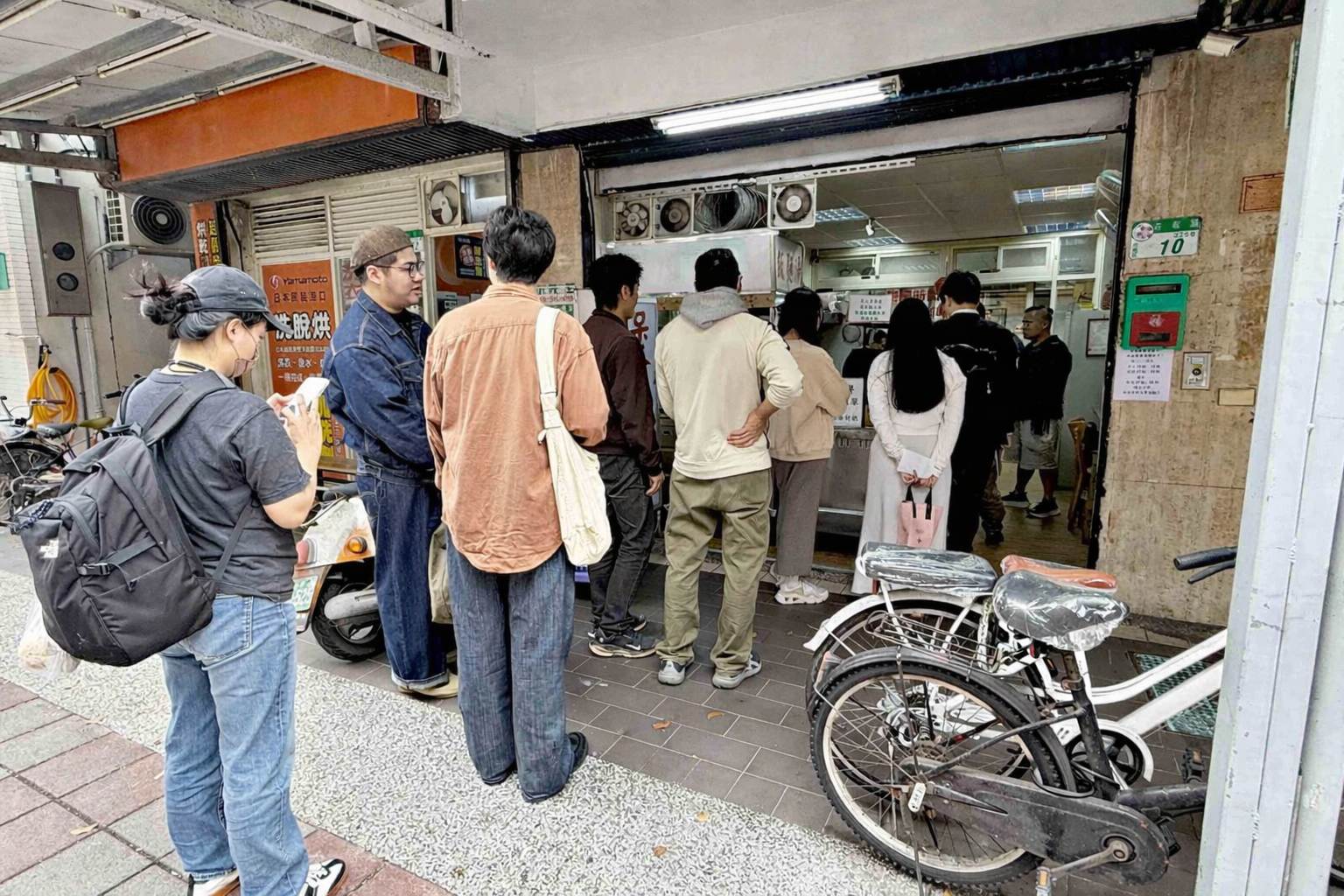 【南機場夜市美食】曉迪筒仔米糕，膠質超多滷肉飯與 Q 彈豬腳推薦(菜單) @趙先生吃飯