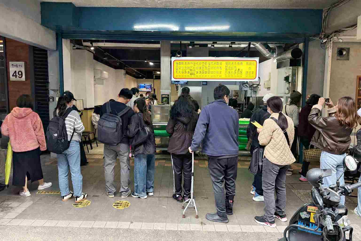【泰山美食】全興蚵仔大腸麵線，料比麵線還多評論3000則，大腸、蚵仔肉塊都好吃推薦(菜單) @趙先生吃飯