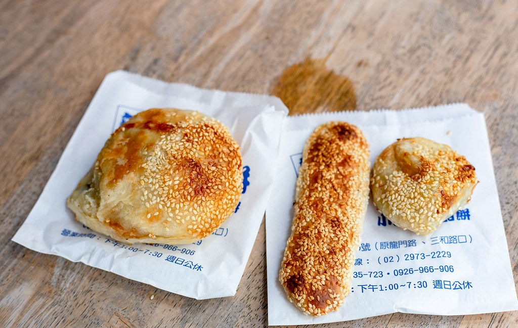 【三重美食】龍門胡椒餅，百元內吃飽滿的超人氣三重在地小吃推薦胡椒餅、小酥餅、甜餅(菜單) @趙先生吃飯