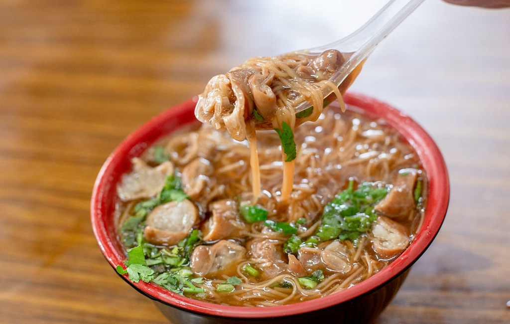 【三重美食】阿倍麵線，巷弄三輪車神級美味！滷到入味超Q彈推薦(菜單) @趙先生吃飯