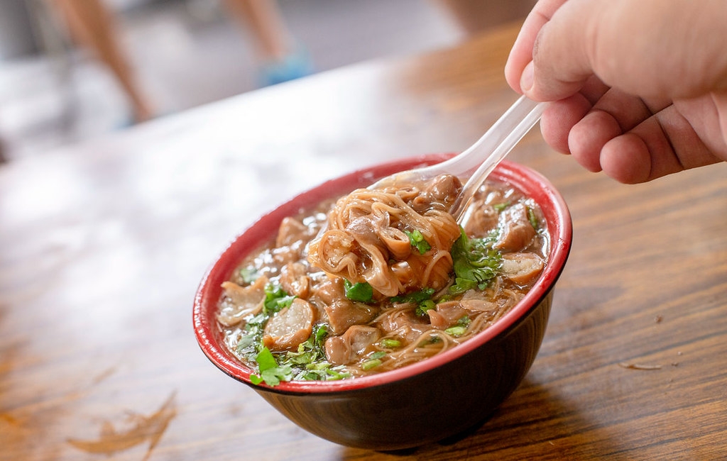 【三重美食】阿倍麵線，巷弄三輪車神級美味！滷到入味超Q彈推薦(菜單) @趙先生吃飯