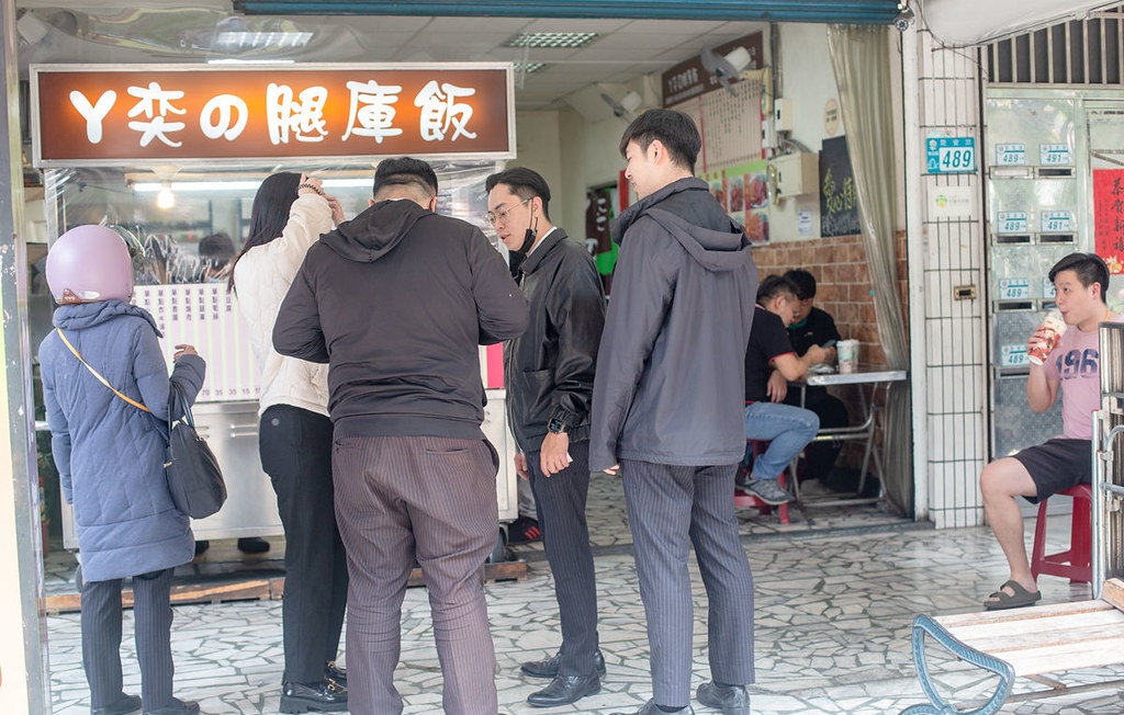 【新莊美食】阿奕腿庫飯，在地知名店，肉量滿到便當盒快蓋不起來，好吃又超飽推薦(菜單) @趙先生吃飯