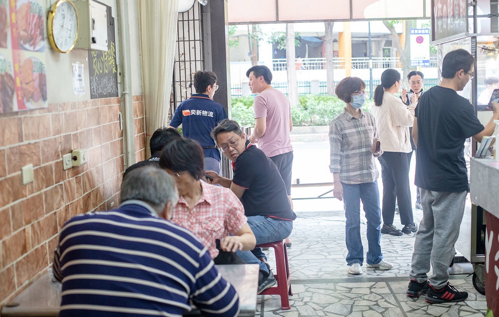 【新莊美食】阿奕腿庫飯，在地知名店，肉量滿到便當盒快蓋不起來，好吃又超飽推薦(菜單) @趙先生吃飯