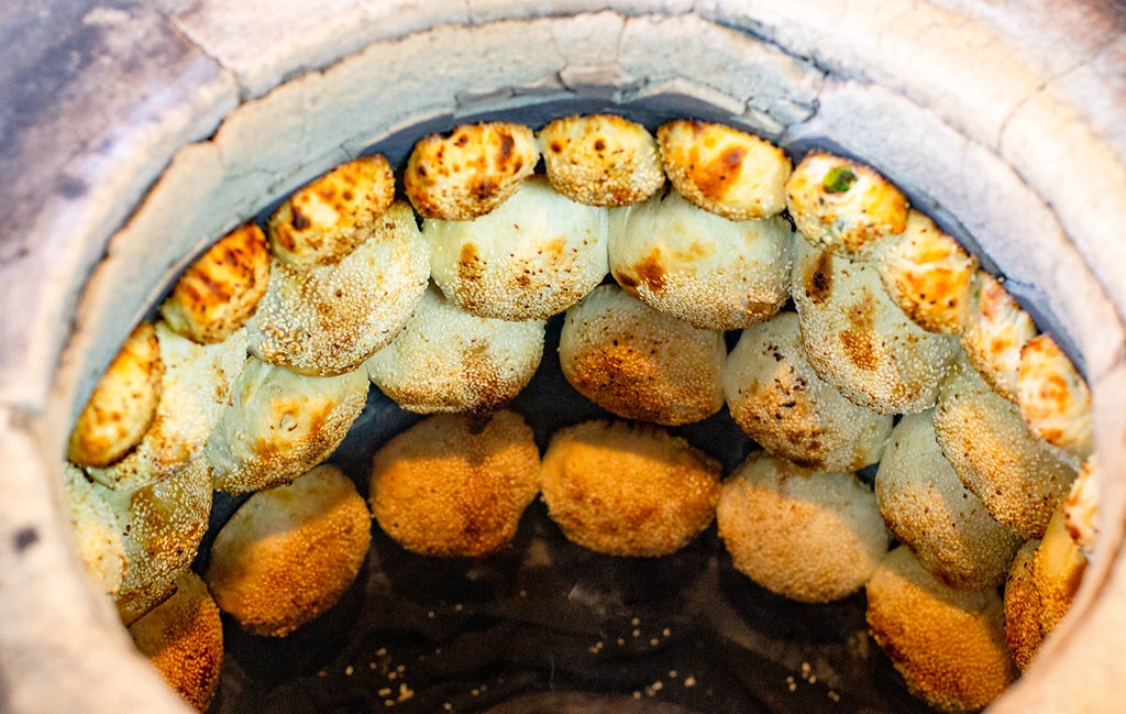 【三重美食】龍門胡椒餅，百元內吃飽滿的超人氣三重在地小吃推薦胡椒餅、小酥餅、甜餅(菜單) @趙先生吃飯