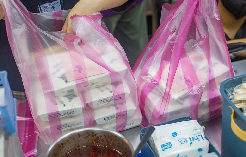 【新莊美食】阿奕腿庫飯，在地知名店，肉量滿到便當盒快蓋不起來，好吃又超飽推薦(菜單) @趙先生吃飯