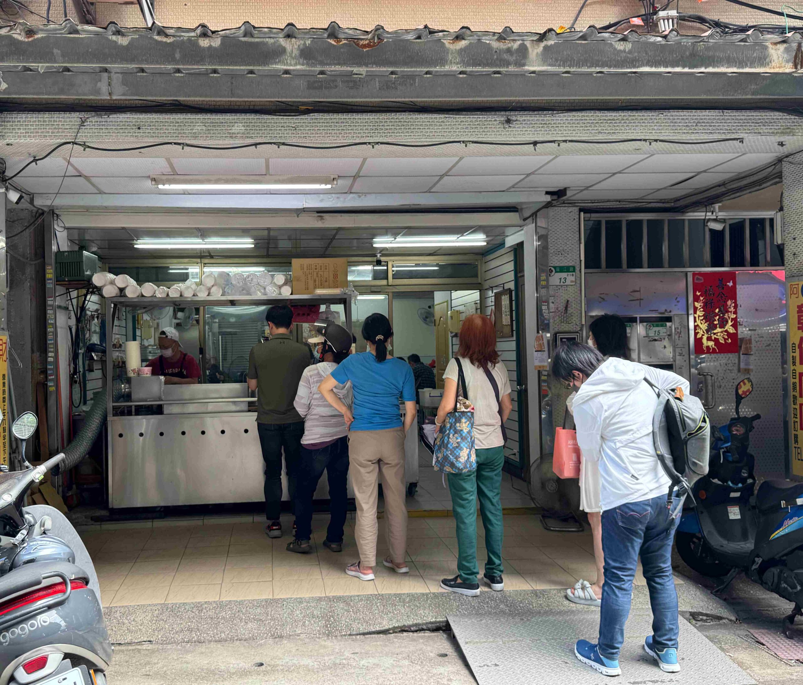 【新莊美食】溢湘麵館｜酸辣粉控的天堂，天然湯頭＋Q彈粉條吃起來超過癮(菜單) @趙先生吃飯