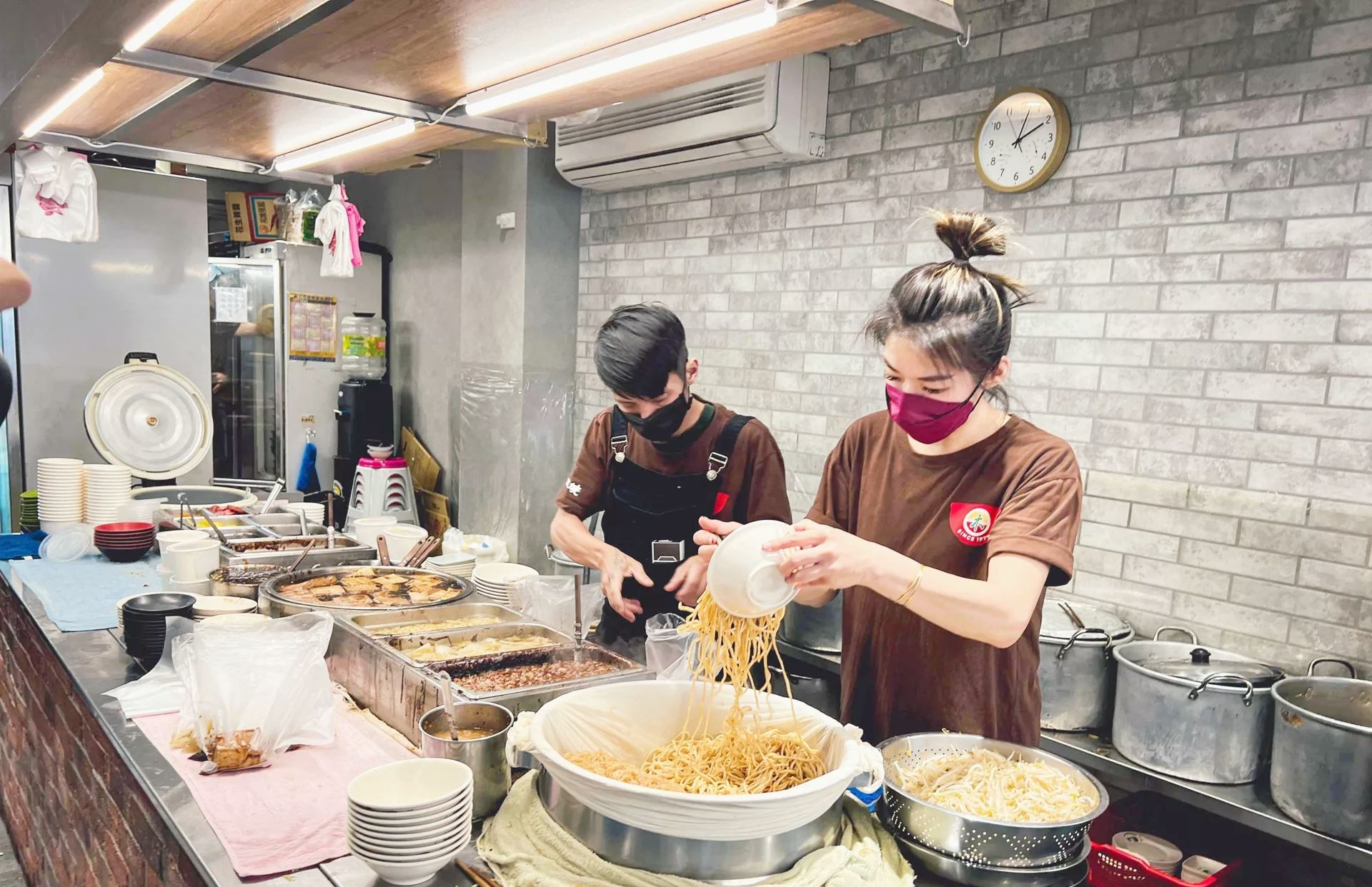 【中和美食】大胖肉羹莒光店，肉羹湯喝到飽40多年小吃，炒麵和滷肉飯也厲害推薦(菜單) @趙先生吃飯
